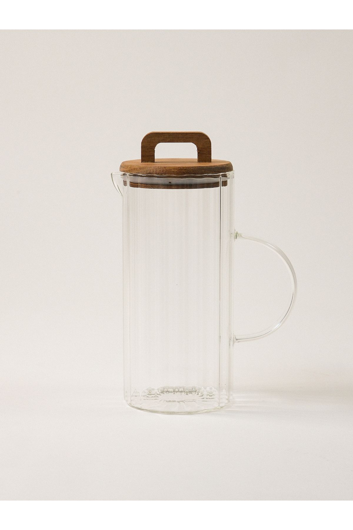 Minihol Carle Borosilikat Cam Akasya Kapaklı Sürahi (1300 ML)