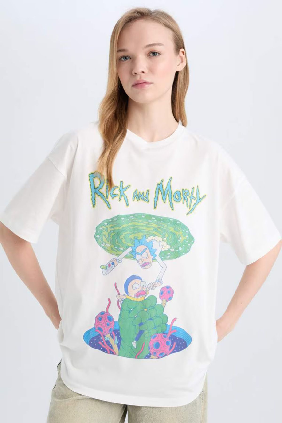 DeFacto Coool Rick and Morty Oversize Geniş Kalıp Bisiklet Yaka Baskılı Kısa Kollu Tişört