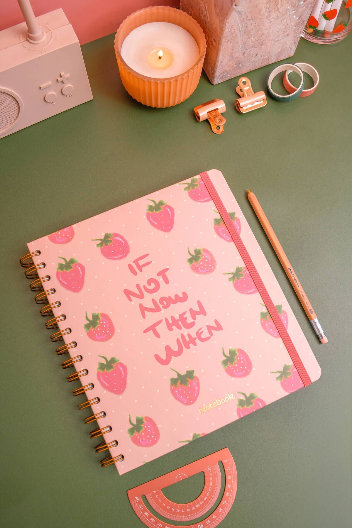 Matt Notebook-19x21 cm Pătrat Elastic Spiral Copertă Tare Blocnotes Căpșuni cu rigle 4
