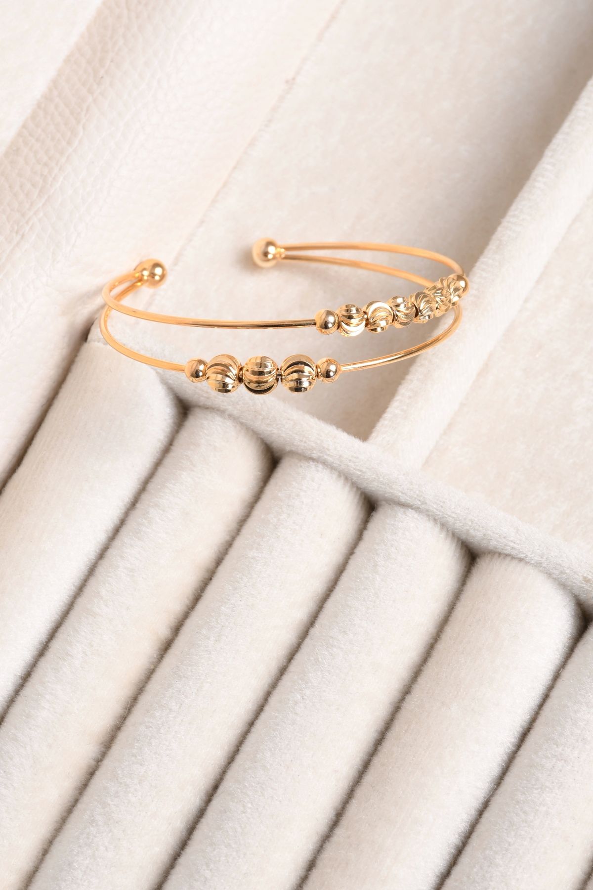 shiva accessorie Boncuk Model Gold İnce Kelepçe Bileklik