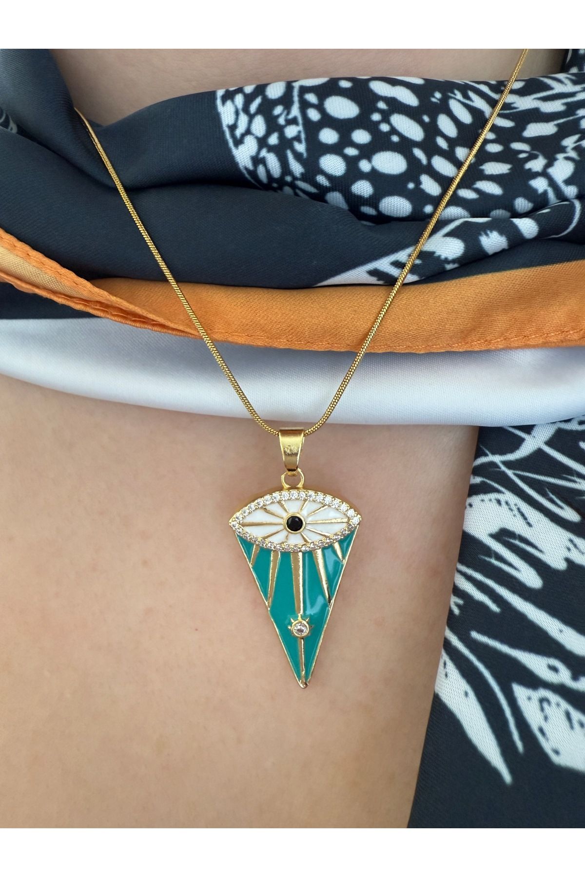 Pinery Jewels Üçgen Göz Taşlı Kararmaz Paslanmaz Çelik Kadın Kolye – Modern ve Şık Tasarım
