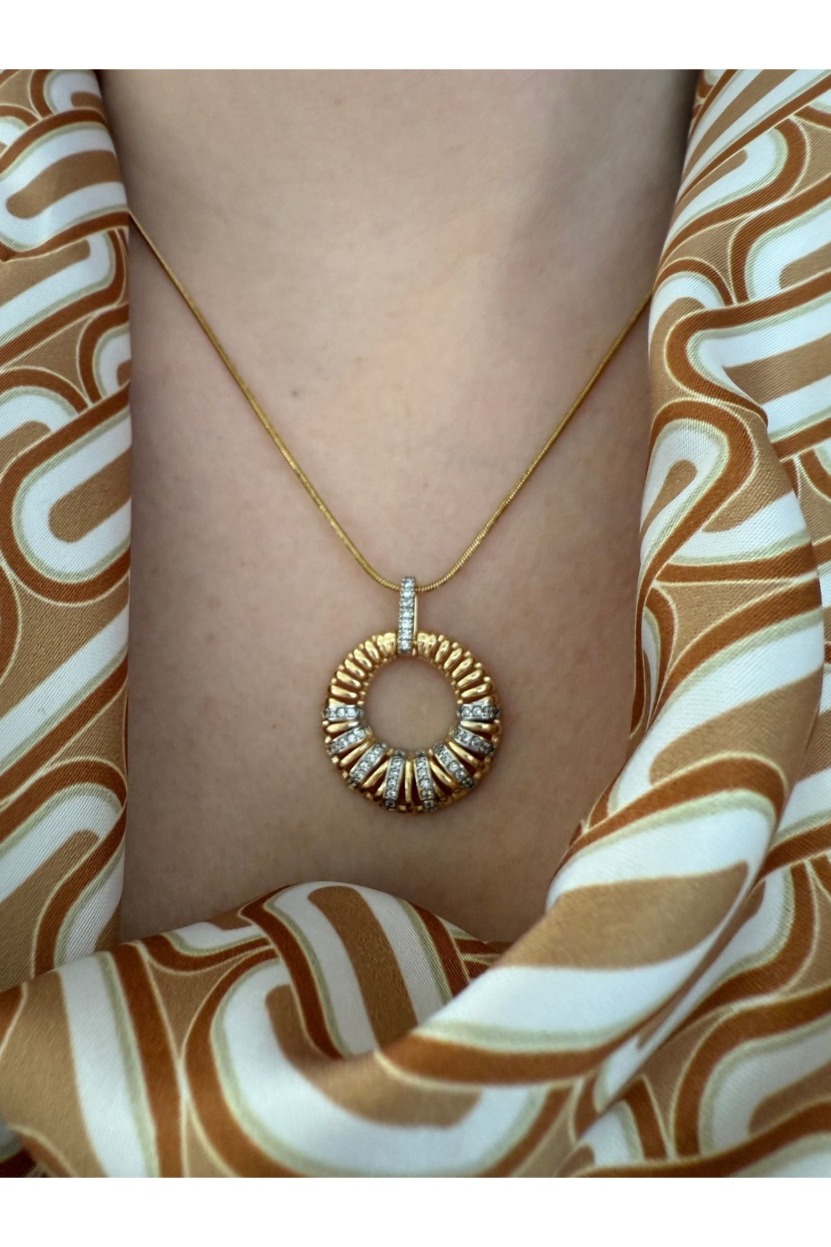Pinery Jewels Oval Sıralı Taşlı Kararmaz Paslamaz Çelik Kadın Kolye – Modern ve Şık Tasarım