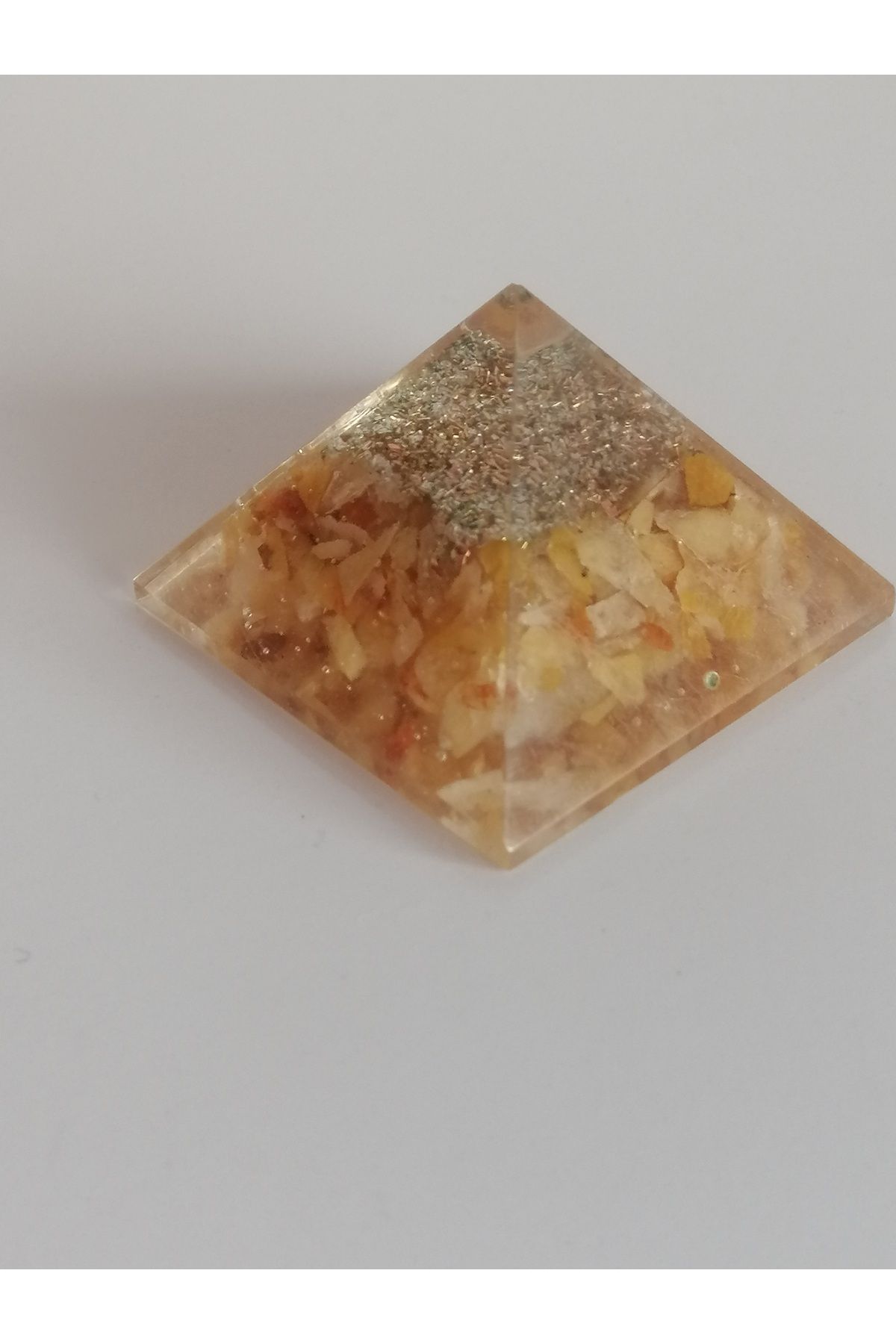 LemaStone Kalsit taşı orgonit piramit (3 cm x3 cm)