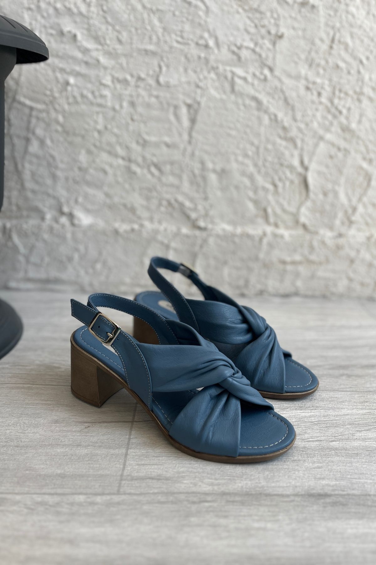 ERDİ AKAY Kadın Hakiki Deri Topuklu Comfort Sandalet