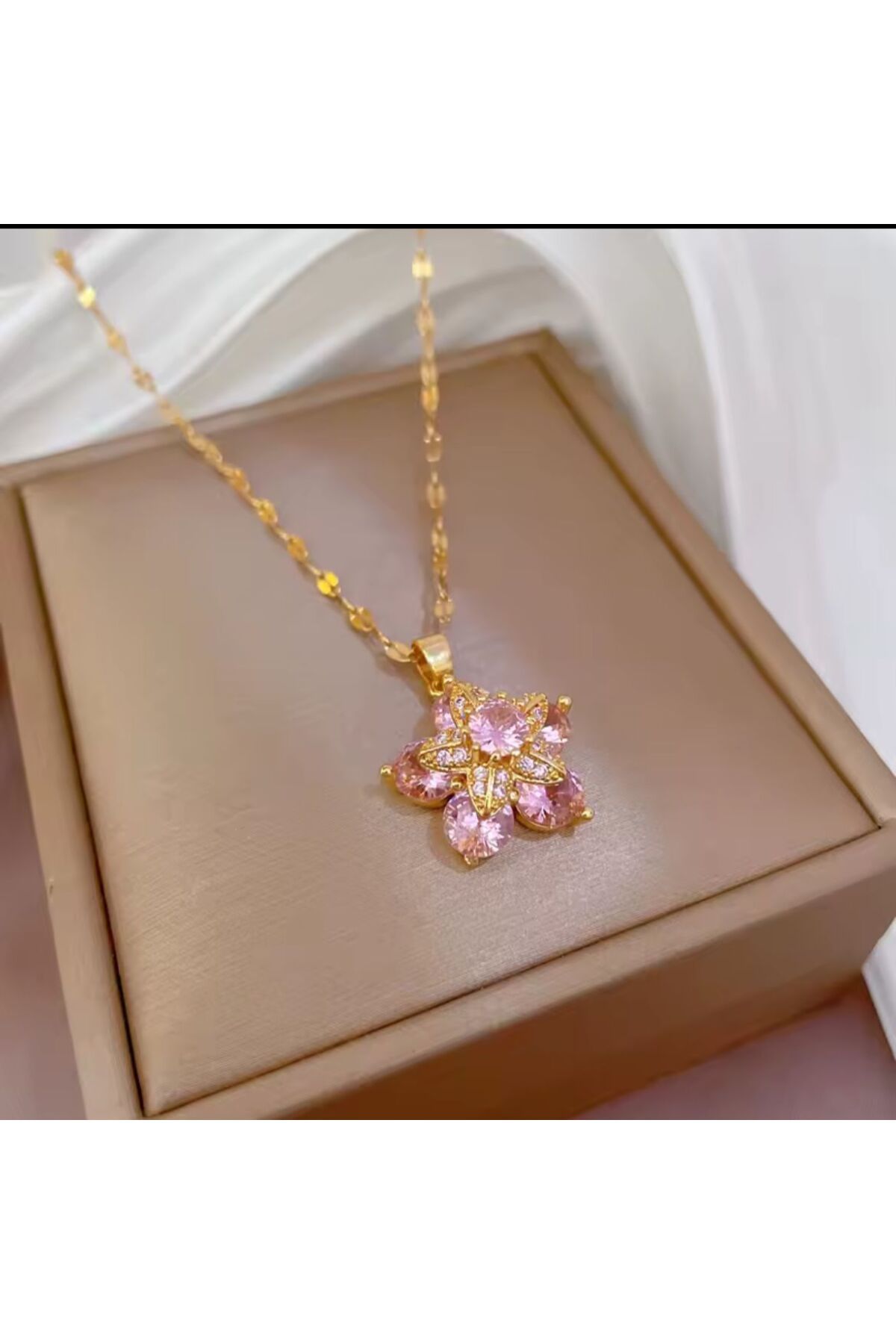 Yıldız Accessory Pembe Çiçek Altın Renk Dudak Zincirli Çelik Kolye