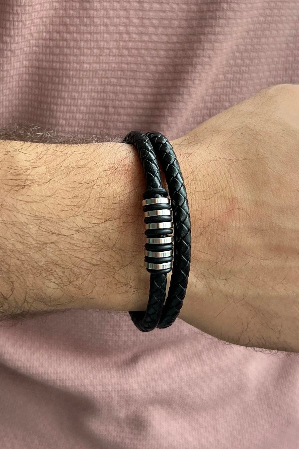 TAKIŞTIR Siyah Renk Metal Detaylı Çelik Bileklik