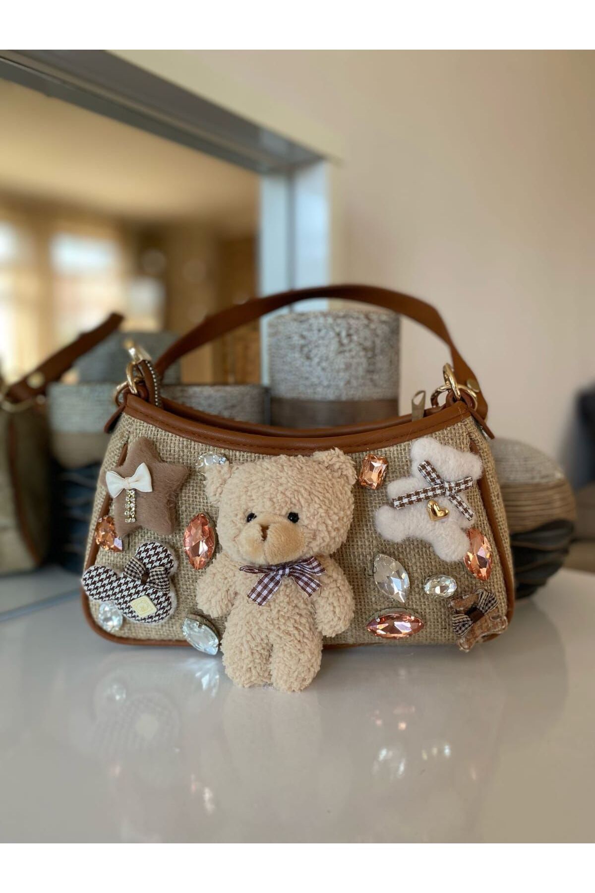 obenbags Peluş Ayıcık ve Taş Detaylı Keten Kadın Çanta – Doğal Şıklık, Sevimli Dokunuşlar
