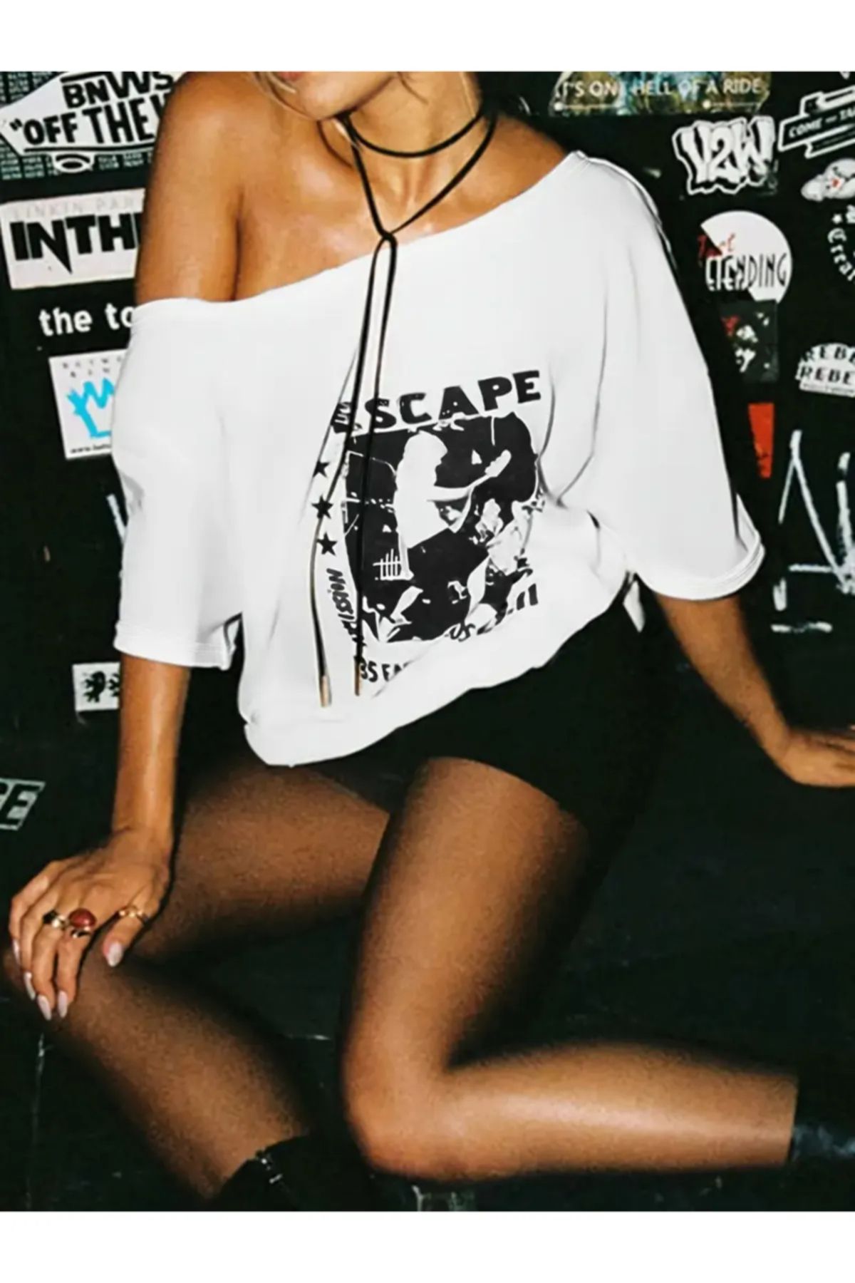 Koklonmoda Kadın Düşük Omuz Kayık Yaka Baskılı T-Shirt
