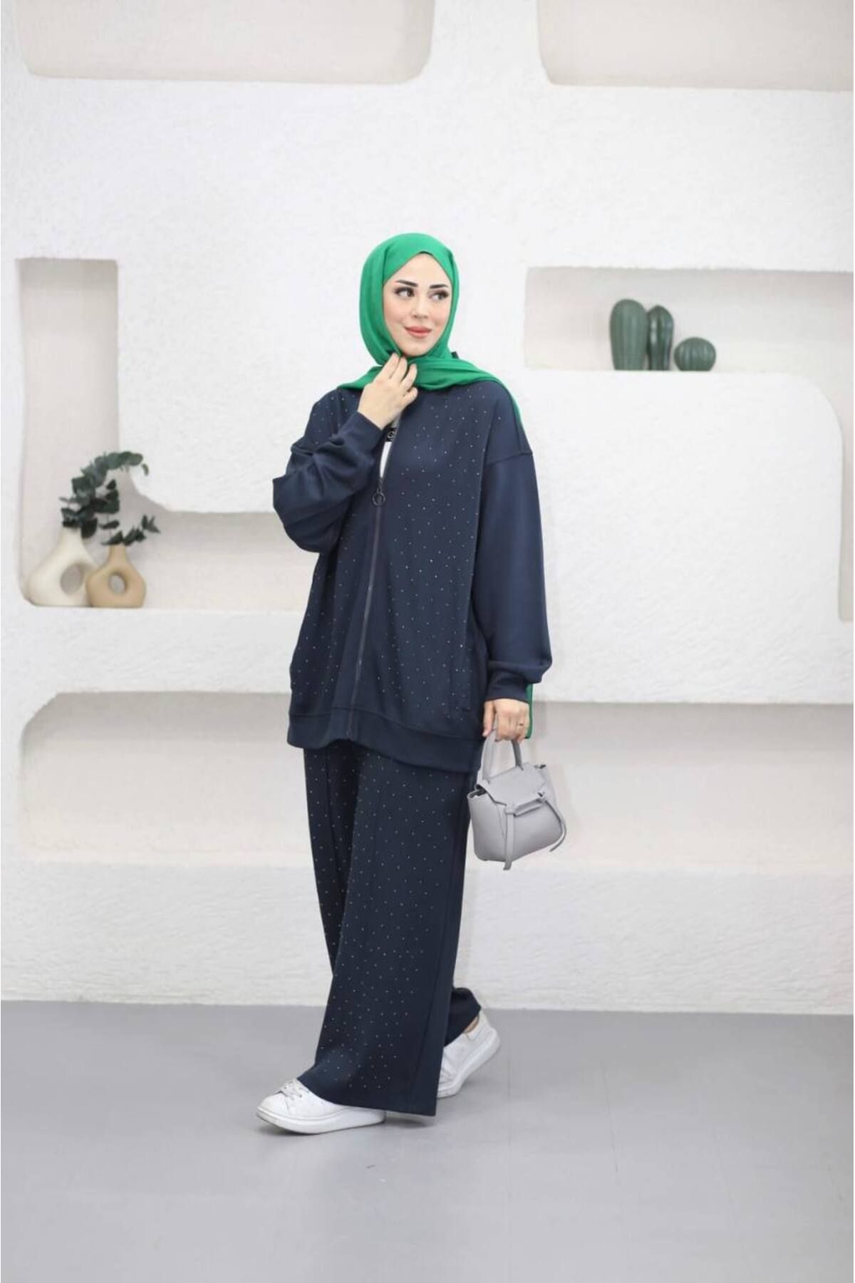 Suede Style 5505 - Yapıştırma Taş Detaylı Rahat-Şık Takım