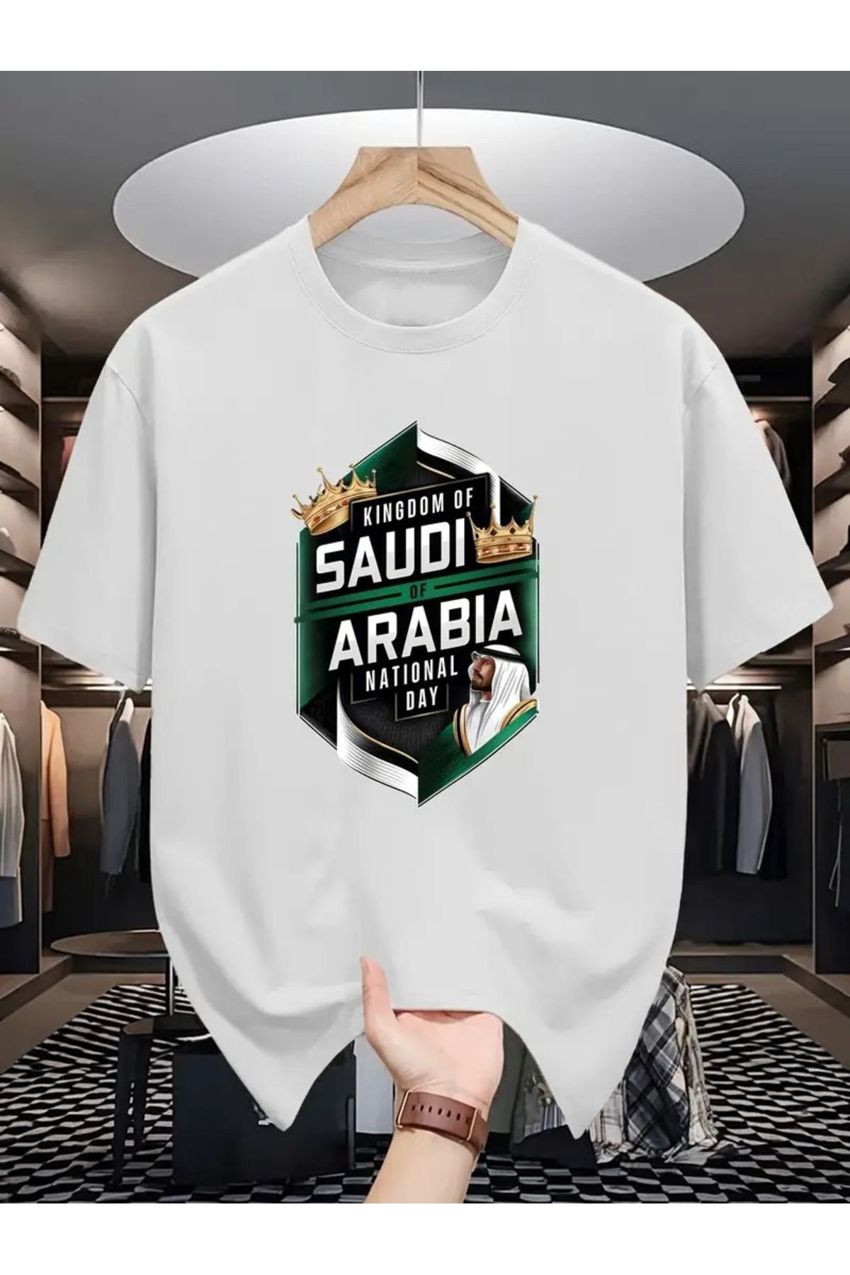 LAND MODA Erkekler için Suudi Arabistan Ulusal Günü Grafikli Tişört - Taç ve Bayrak Baskılı Siyah Kısa Kollu