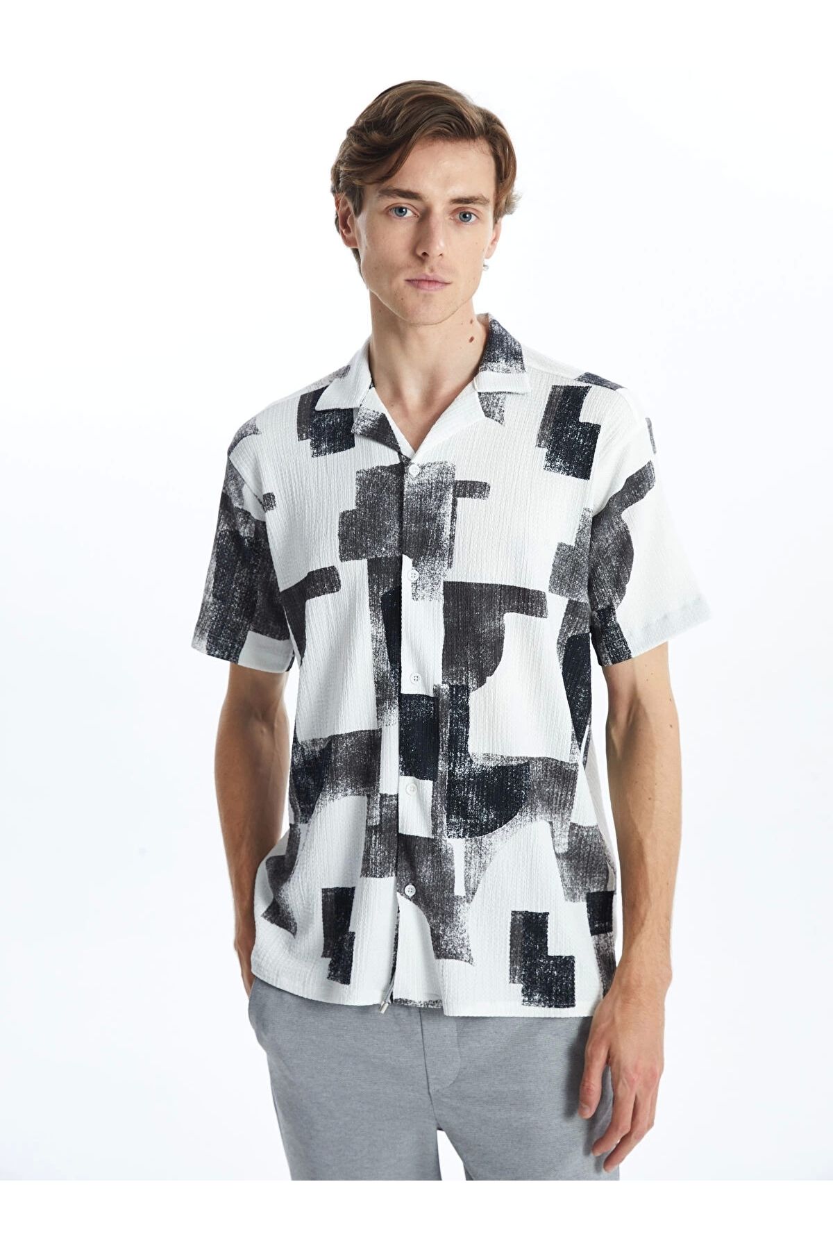 LC Waikiki LCW Vision Beyaz Regular Fit Kısa Kollu Desenli Erkek Gömlek