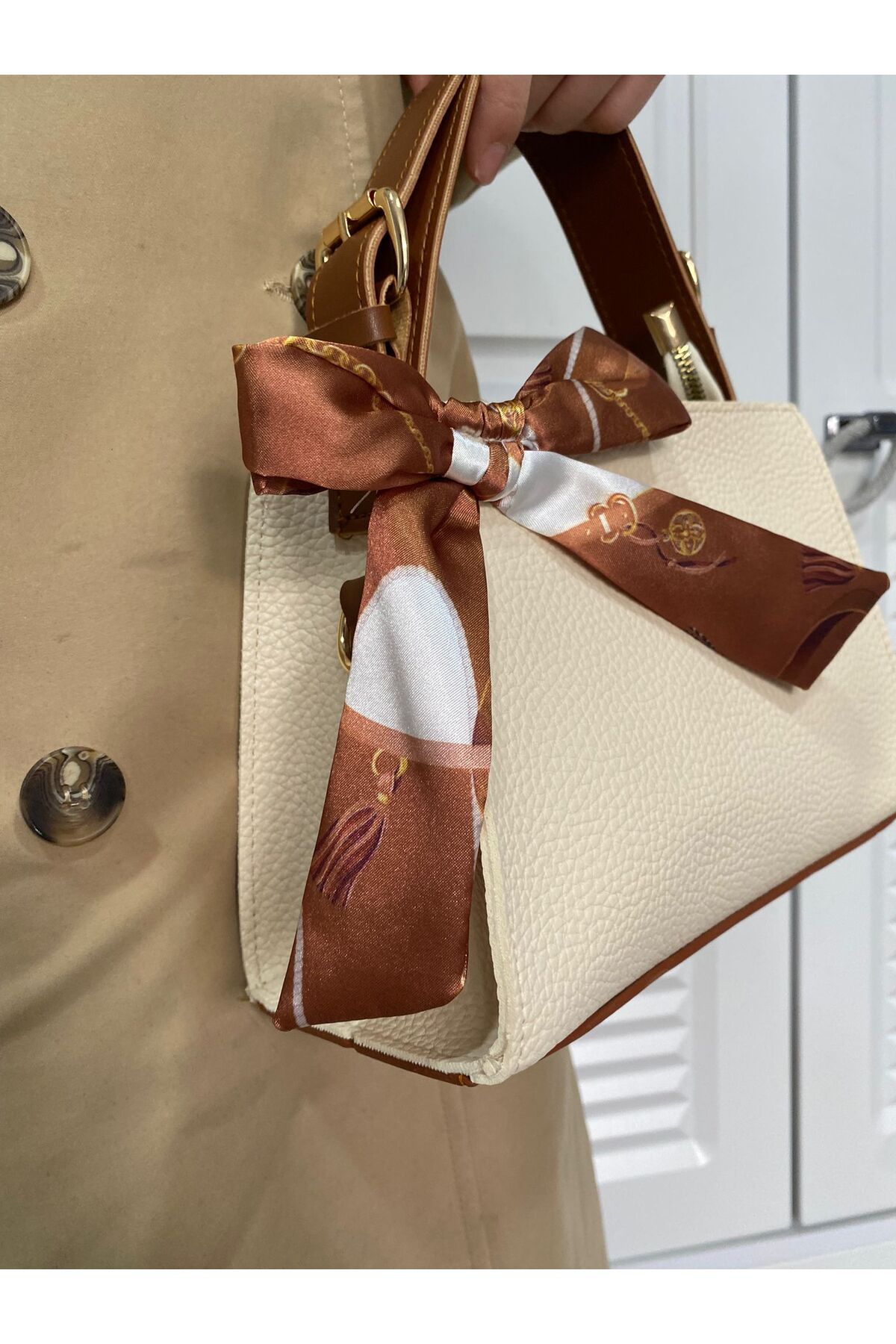 ST Bags Kadın Bej Yeni Tasarım Fular Detaylı Omuz Çantası