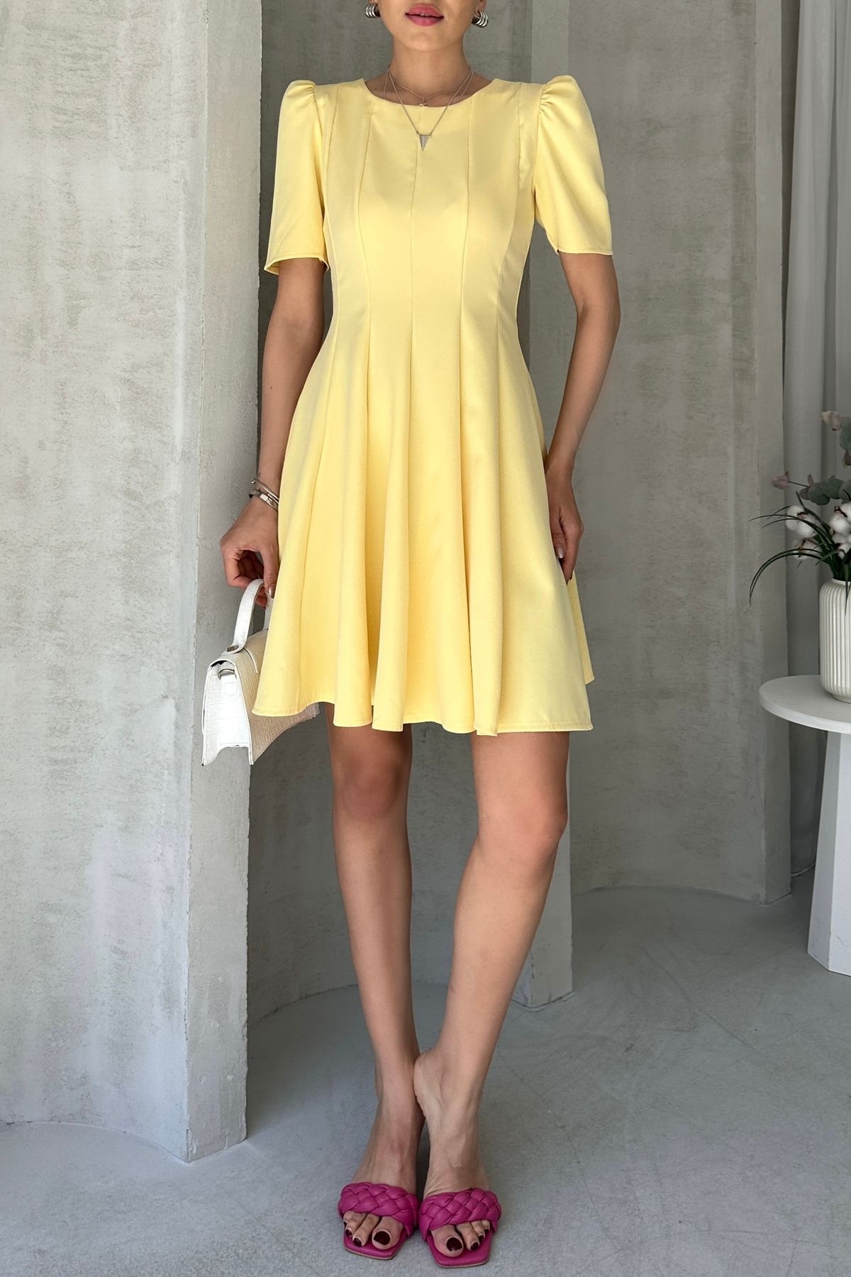 Fav Style Kadın Bisiklet Yaka Prenses Kısa Kollu Eteği Volanlı Kısa Elbise Sarı