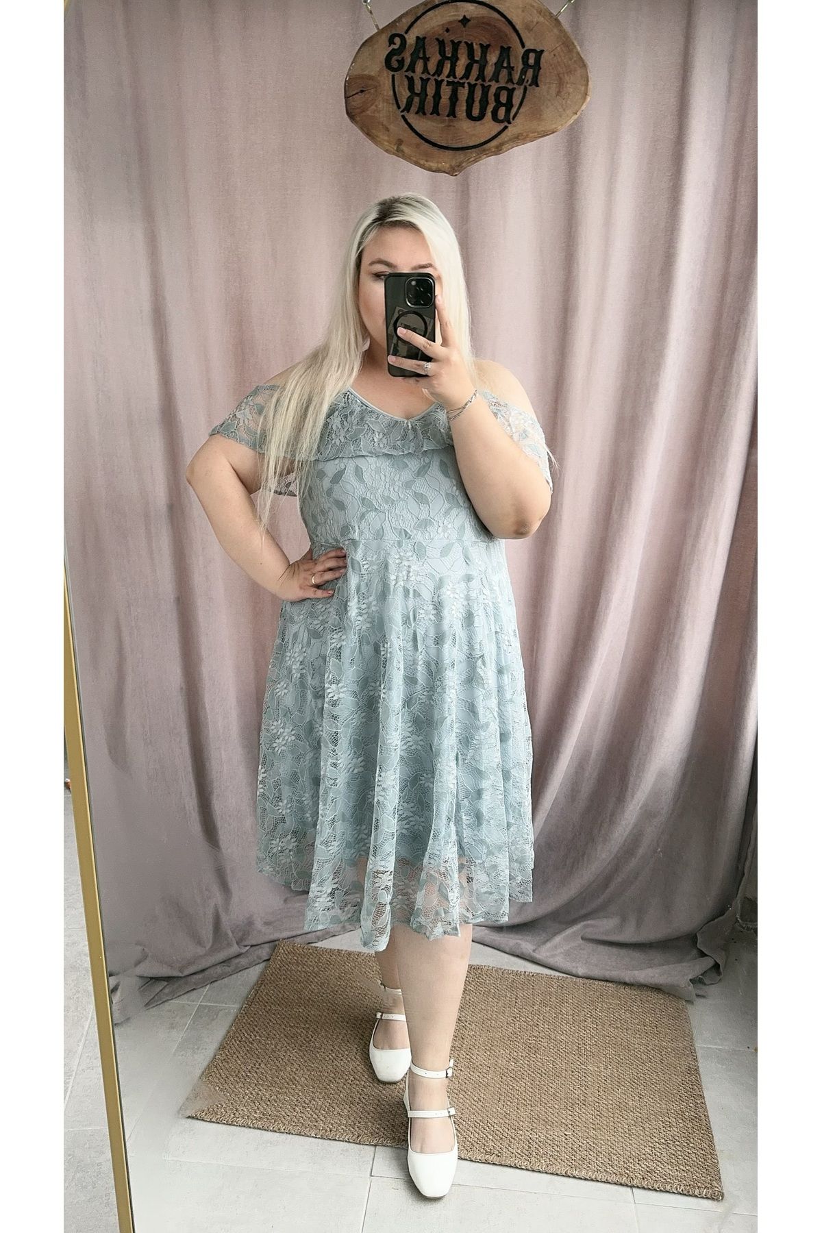 Butik Mavi dantel elbise