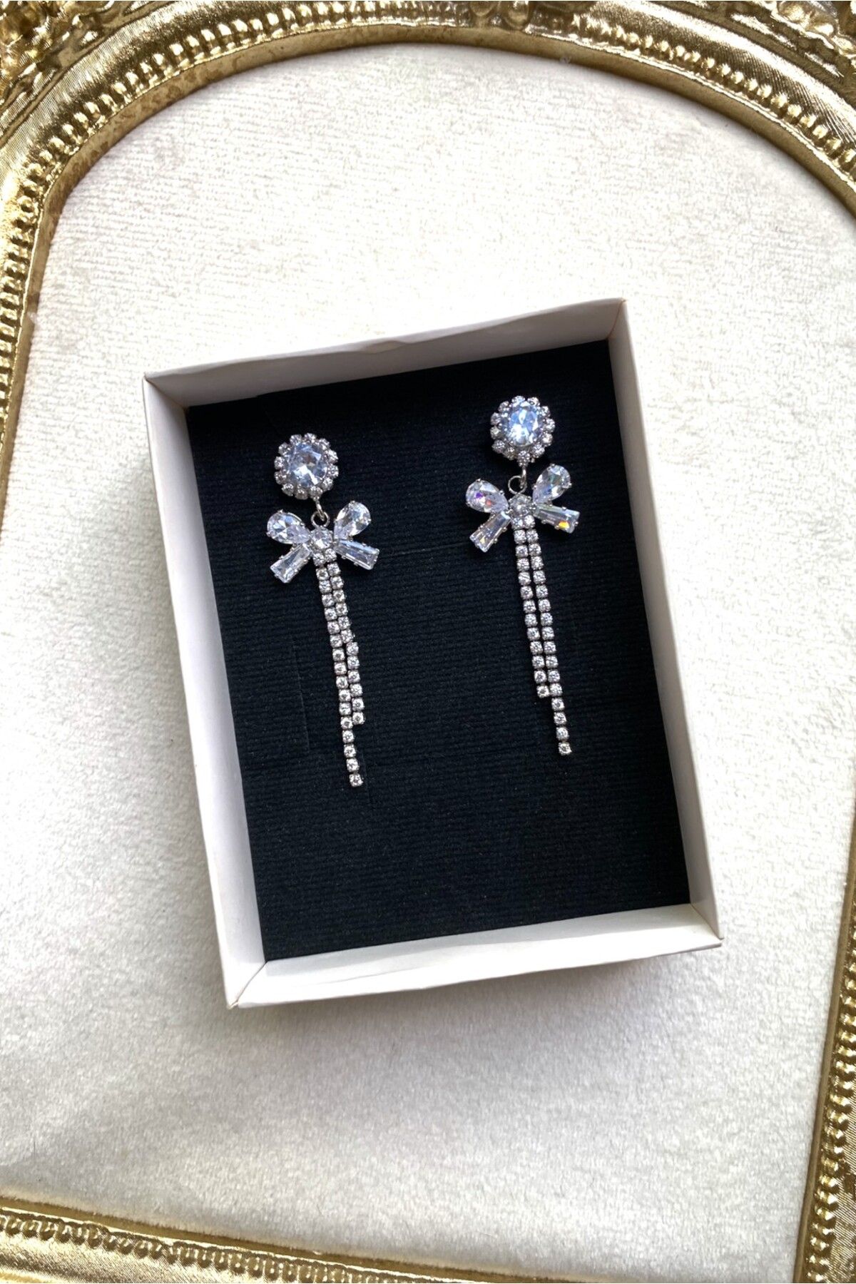 Diamara Designs Sallantılı Zirkon Taşlı Kadın Küpe – Altın ve Gümüş Kaplama Abiye Küpe