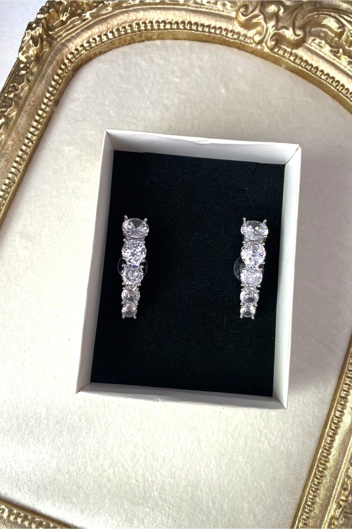 Diamara Designs Sallantılı Zirkon Taşlı Kadın Küpe – Altın ve Gümüş Kaplama Abiye Küpe
