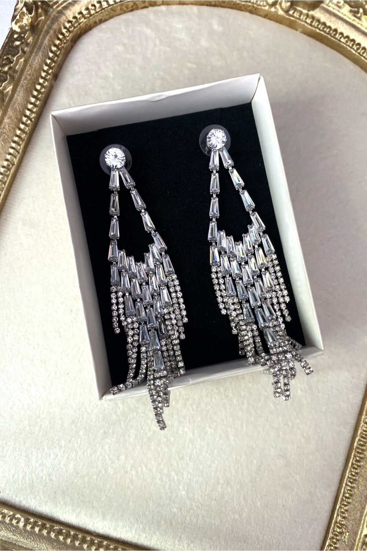 Diamara Designs Sallantılı Zirkon Taşlı Kadın Küpe – Altın ve Gümüş Kaplama Abiye Küpe
