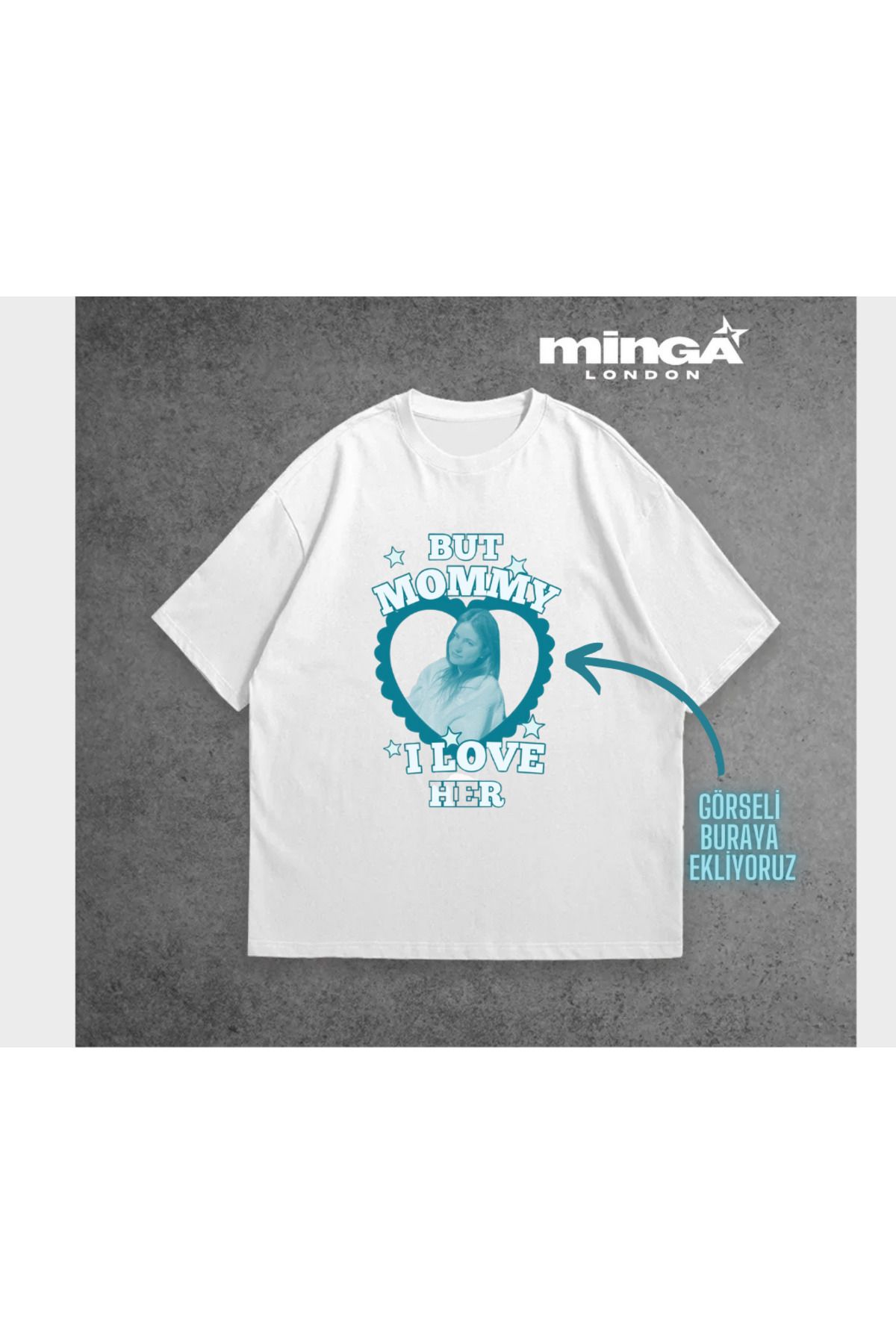 Minga London Beyaz Kişiye Özel Tasarlanan Turkuaz Kalp Fotoğraflı Yazılı Oversize Tshirt -Minga London