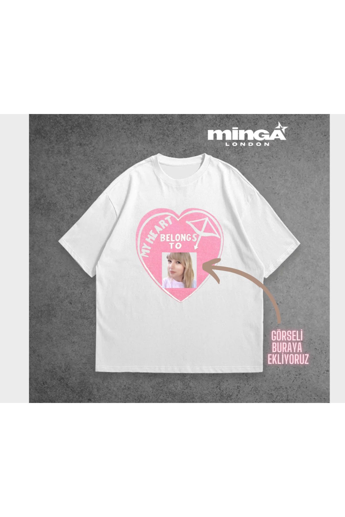 Minga London Beyaz Kişiye Özel Tasarlanan Pembe Kalp Fotoğraflı Oversize Tshirt -Minga London