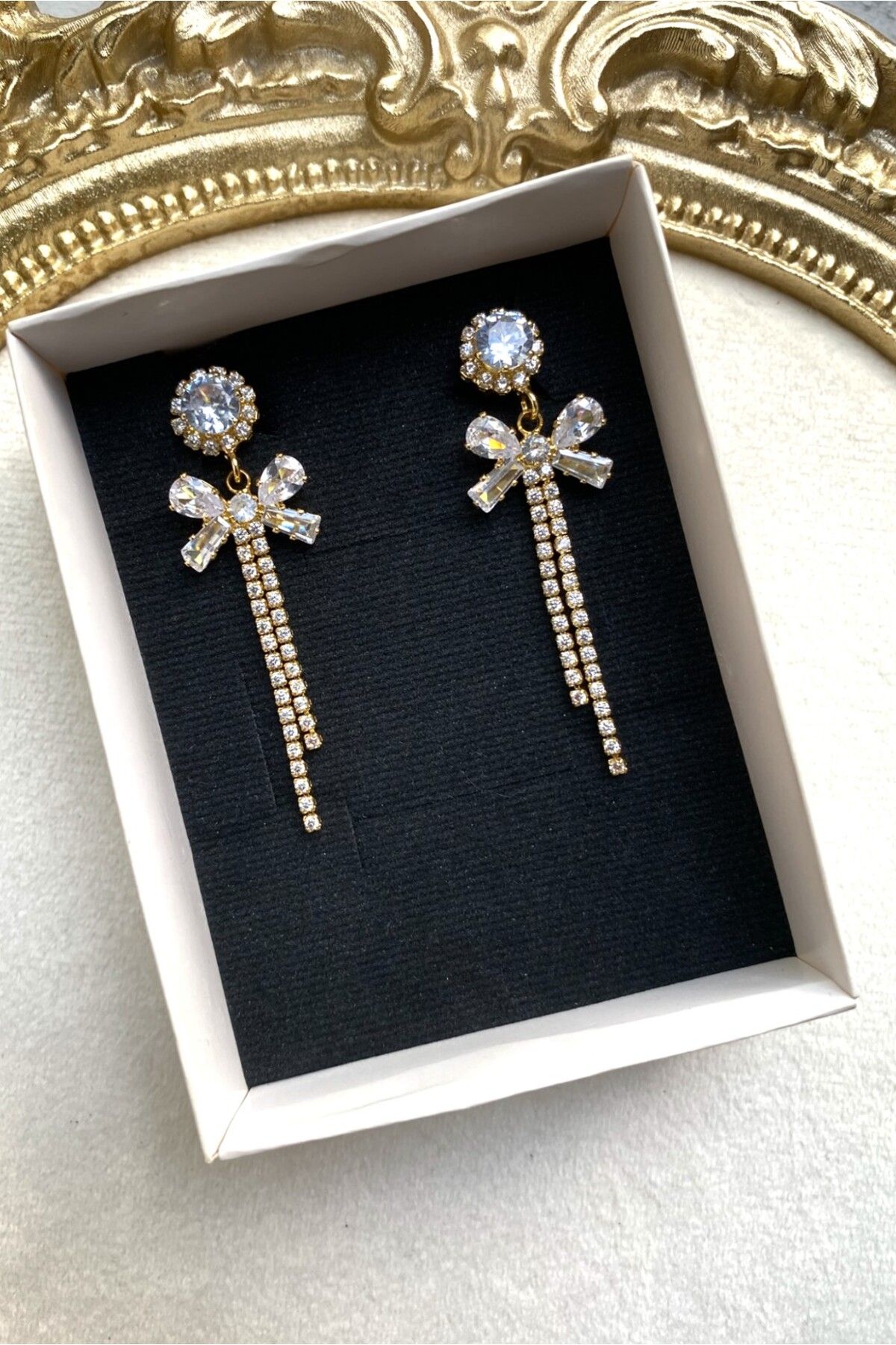 Diamara Designs Sallantılı Zirkon Taşlı Kadın Küpe – Altın ve Gümüş Kaplama Abiye Küpe