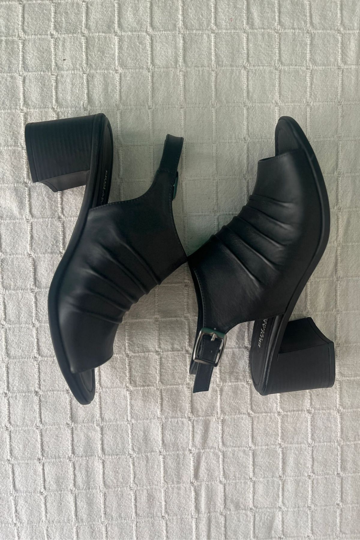 ERDİ AKAY Kadın Hakiki Deri Topuklu Comfort Sandalet