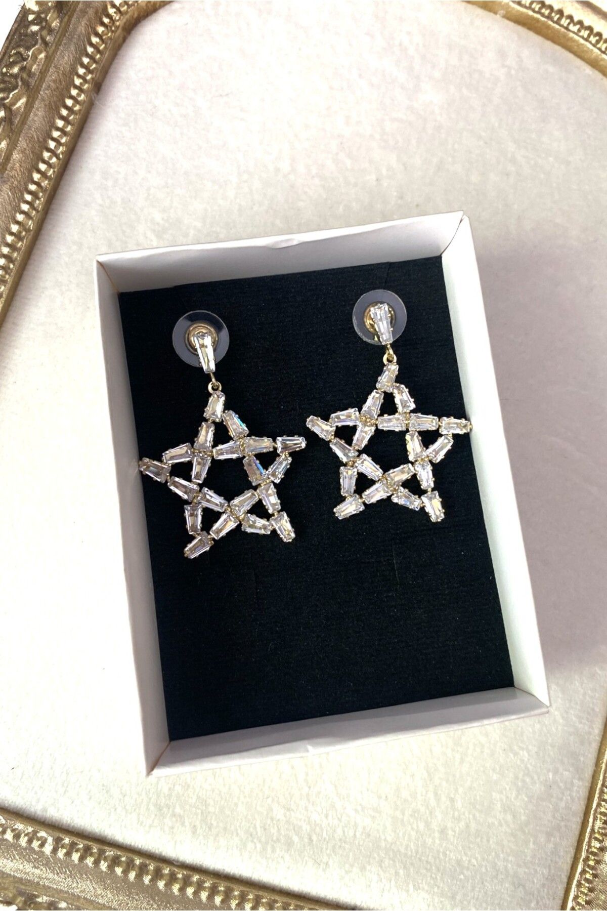 Diamara Designs Sallantılı Zirkon Taşlı Kadın Küpe – Altın ve Gümüş Kaplama Abiye Küpe