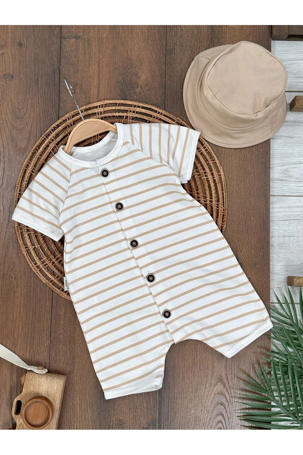 Bolly Baby Şapkalı Çİzgili Önden Düğmeli Bebek Tulum 3-18 Ay %100 Pamuk Bebek Tulum İki İp Kumaş