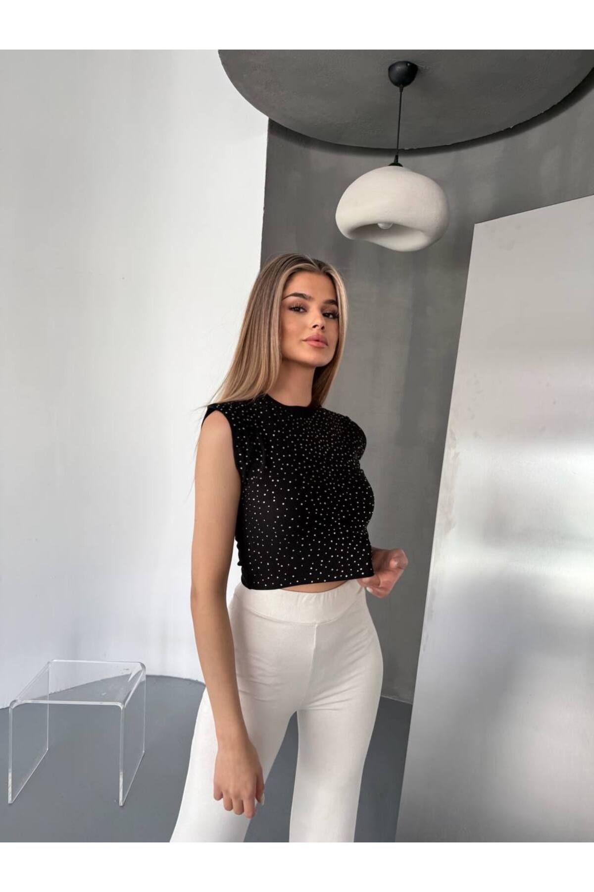 Caddebostan Moda Ottoman Kumaş Bisiklet Yaka Serpme Taşlı Kadın Crop Bluz