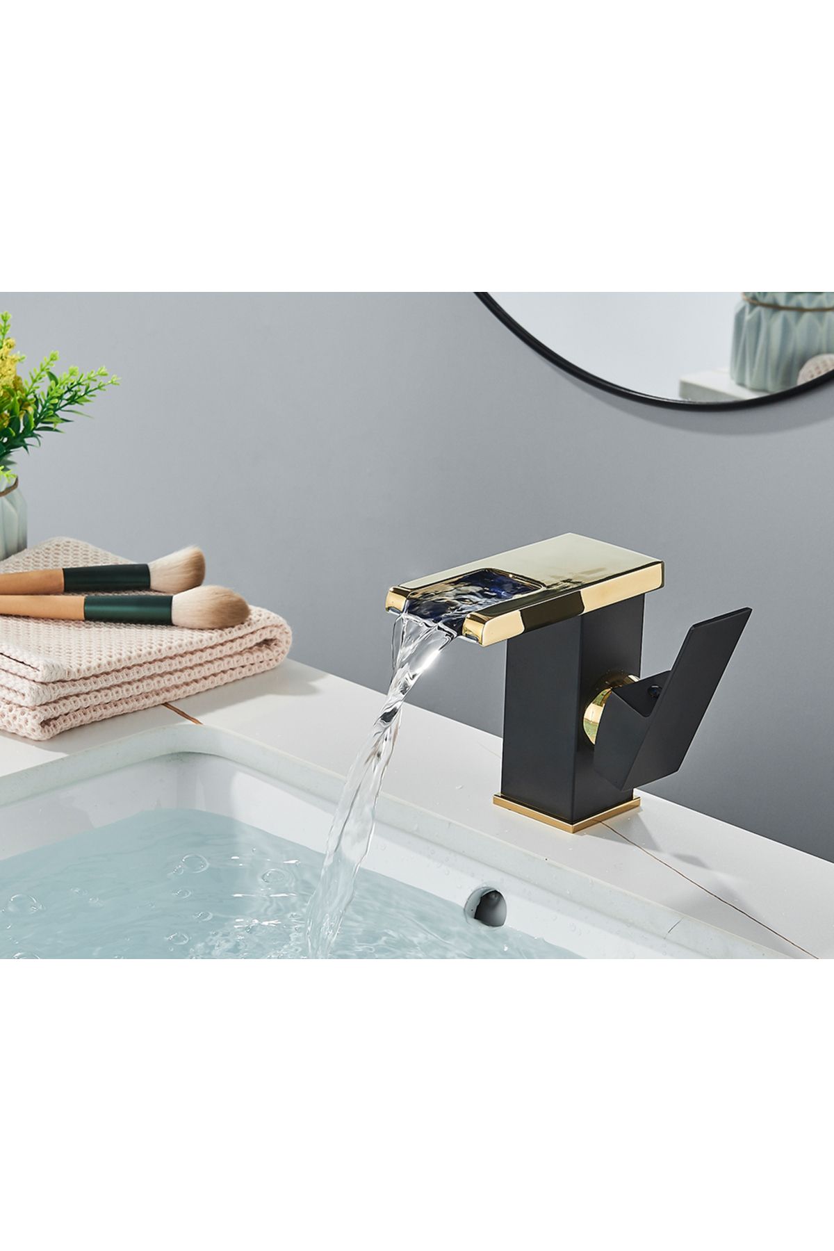 Blackswan Design-Baterie chiuveta baie, Blackswan, Tip M194, negru/ auriu scurt cu pipa cascada si LED, 12.5 cm 4