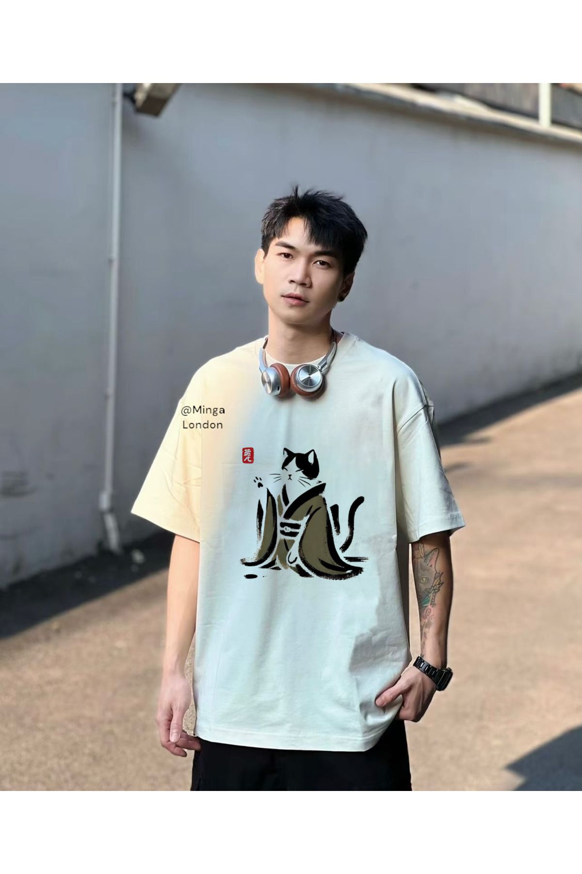 Minga London Bej Japanese Cat Ön Baskılı Oversize Tshirt - Ghostella