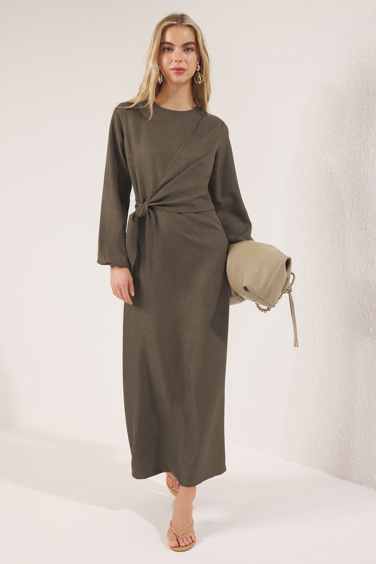 Trendyol Modest Sukienka tkana w kolorze khaki z lnianym wzorem TCTSS25EB00129