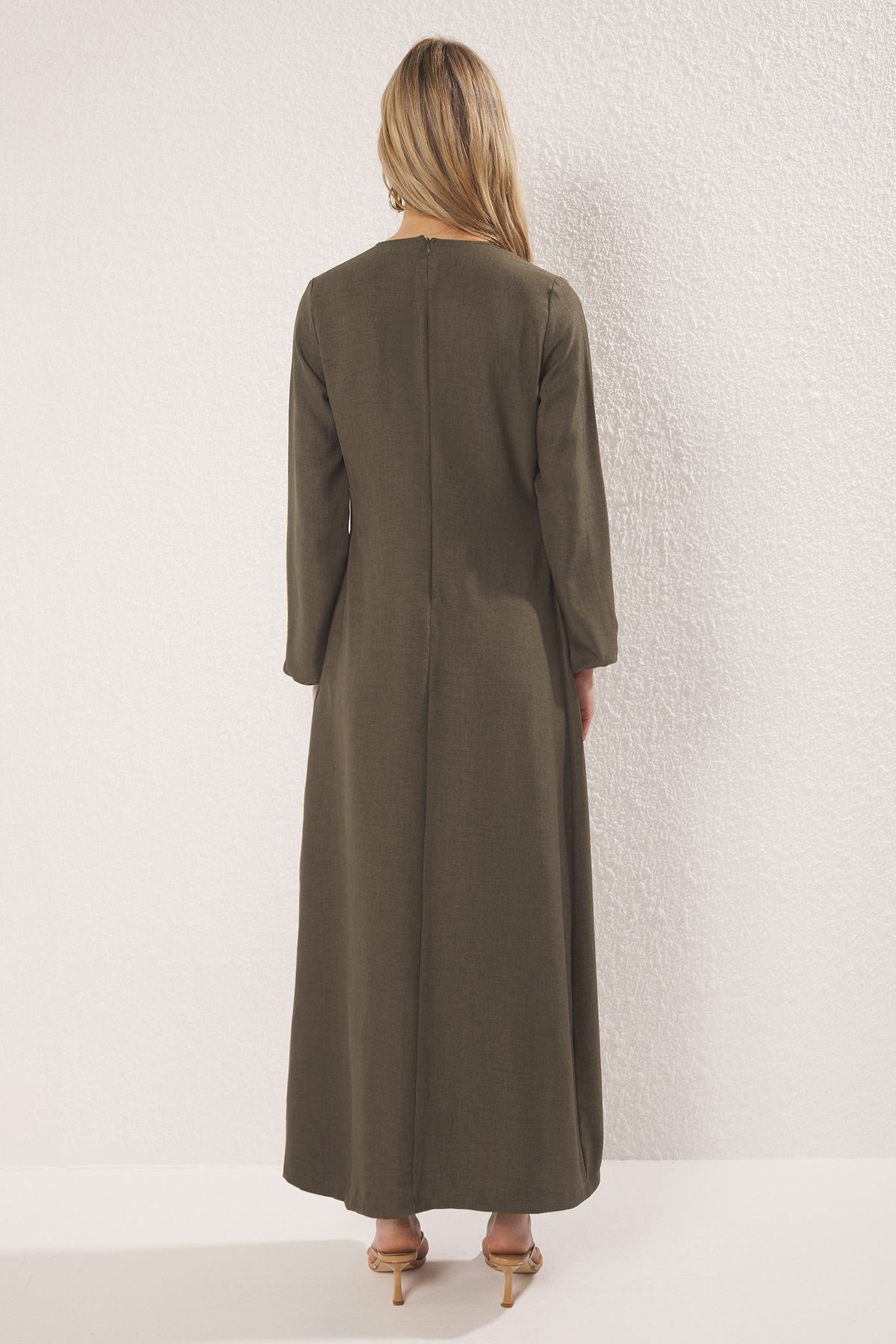 Khakifarbenes gewebtes Kleid in Leinenoptik TCTSS25EB00129