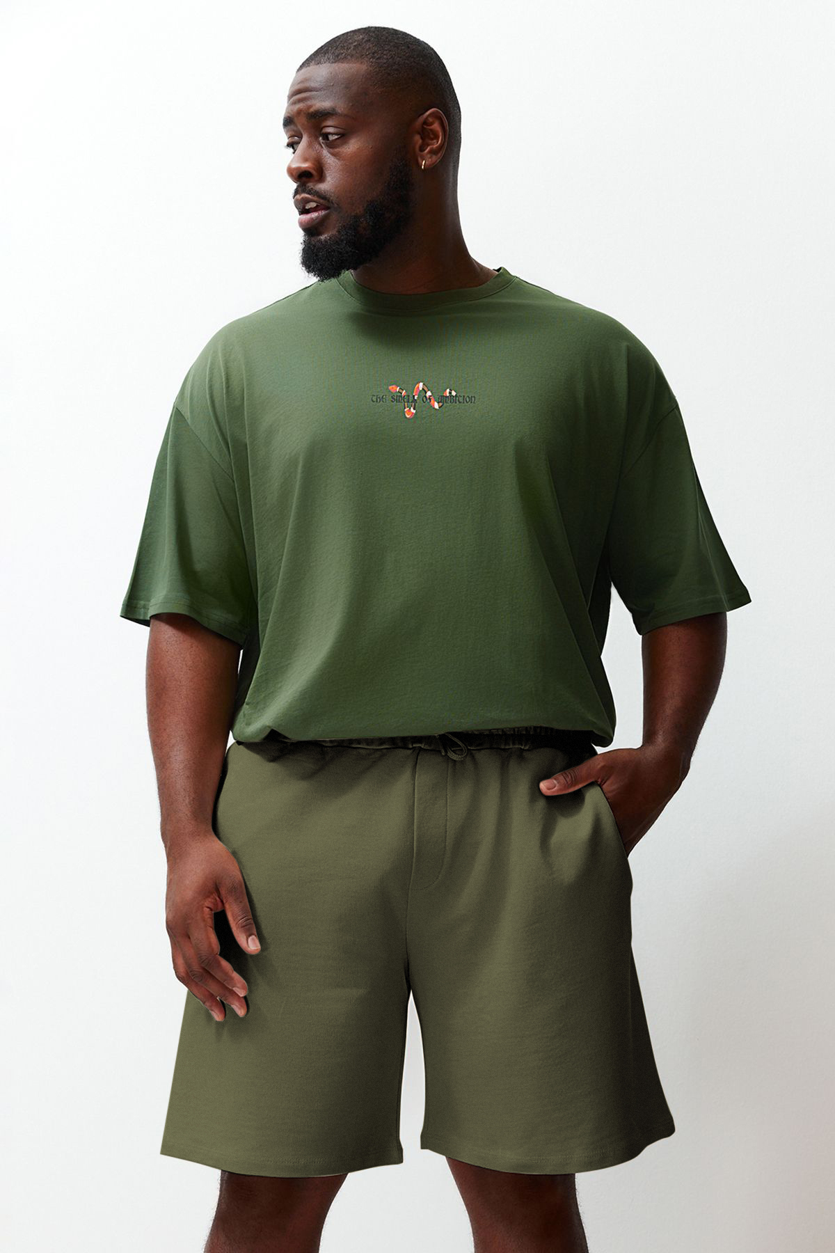 Trendyolmilla  Büyük Beden Haki Regular/Normal Kesim Rahat %100 Pamuklu Basic Şort TMNSS24AP00001 - Görsel 4