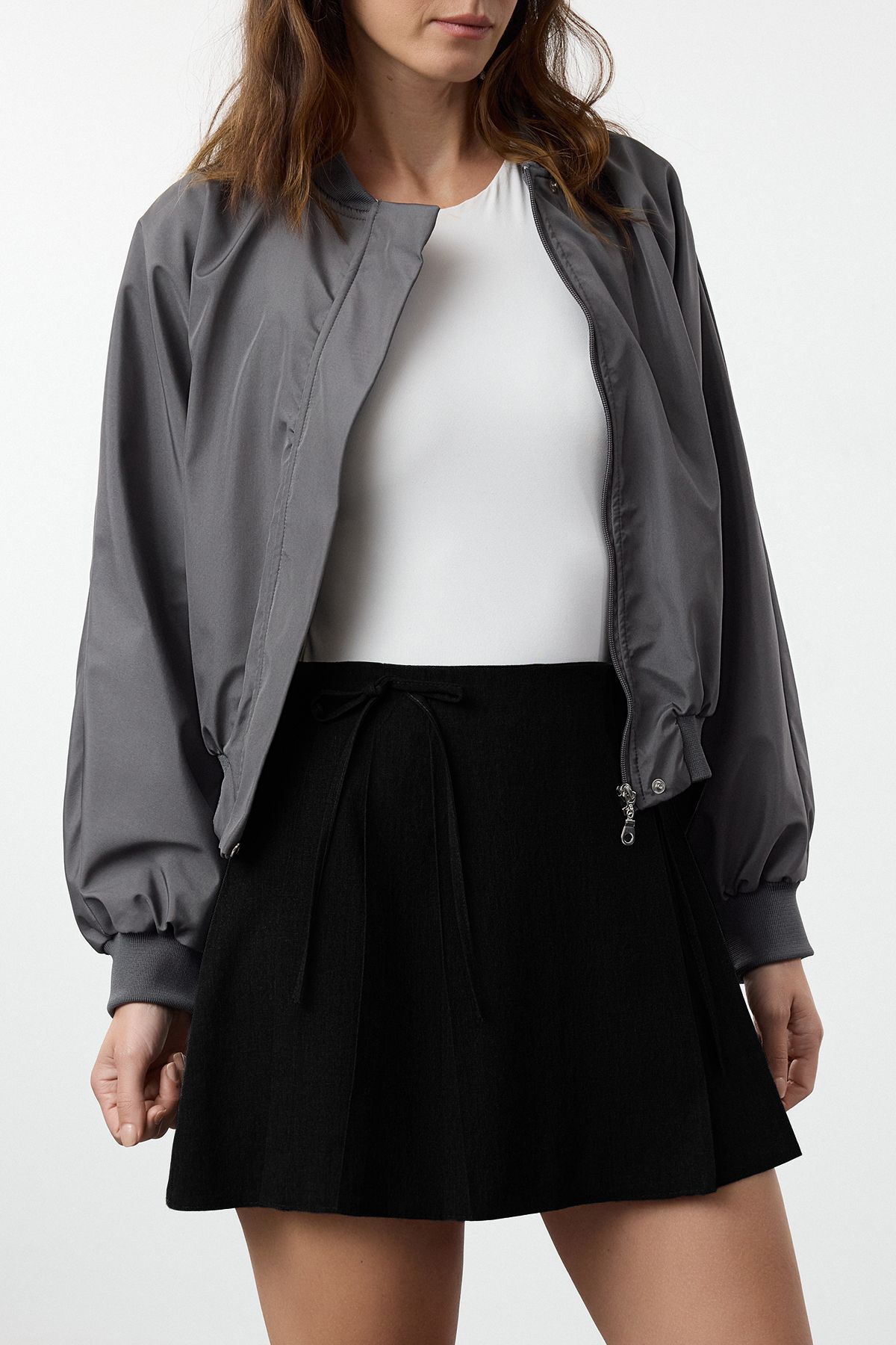 Trendyol Collection Czarna, Plisowana, Krótka Spódnica Tkana Z Ozdobnymi Wstążkami Kobieta - 36