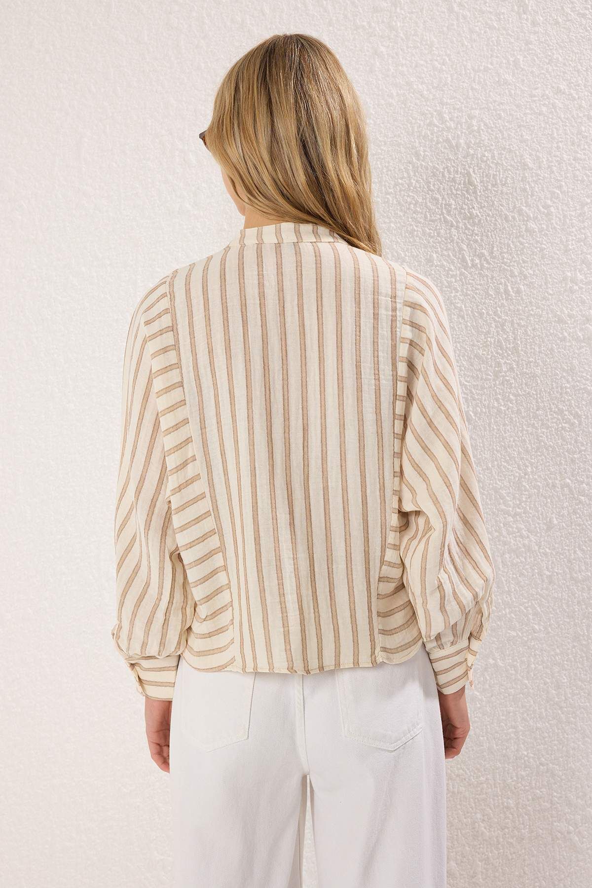 Trendyol Collection-Béžovo-vícebarevná Béžovo-vícebarevná košile s límečkem Boho Style TWOSS25GO00163 5