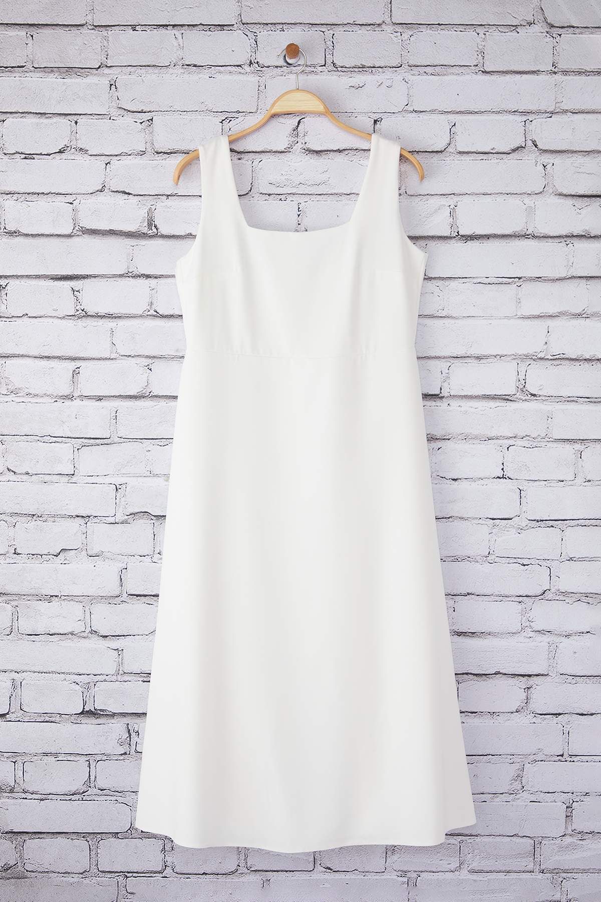 Trendyol Curve Biała Sukienka Finike Woven Plus Size Kobieta - 48