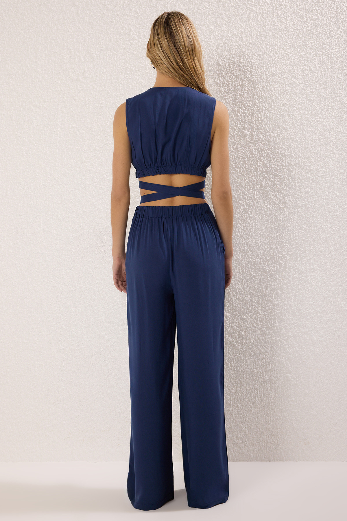 Trendyolmilla  Lacivert Dokuma Bağlama Detaylı Plaj Yüksek Bel Bluz-Pantolon Takım TBESS25AU00086 - Görsel 4