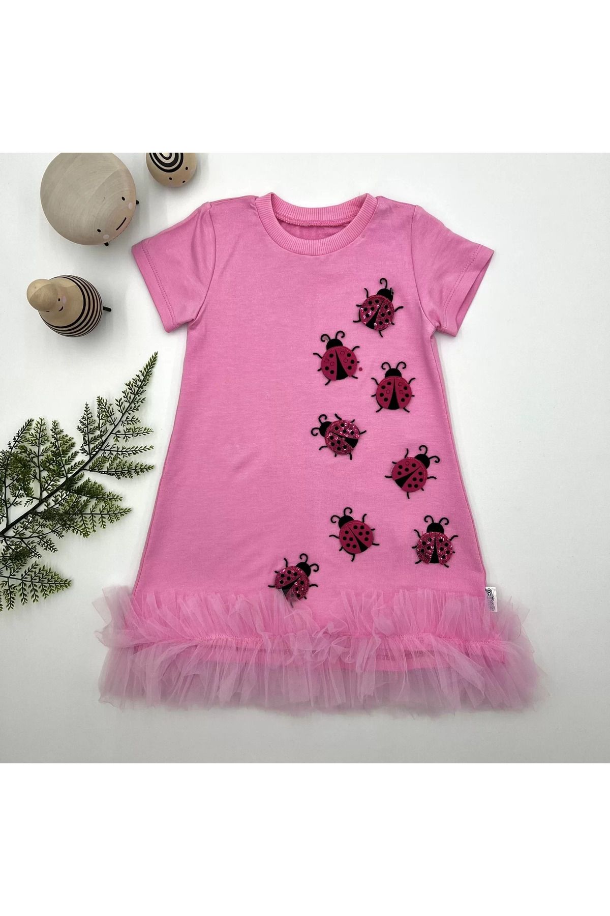 onlinebutik Uğur Böceği Nakışlı Fırfır Uçlu Kız Çocuk Jile Elbisesi Pembe