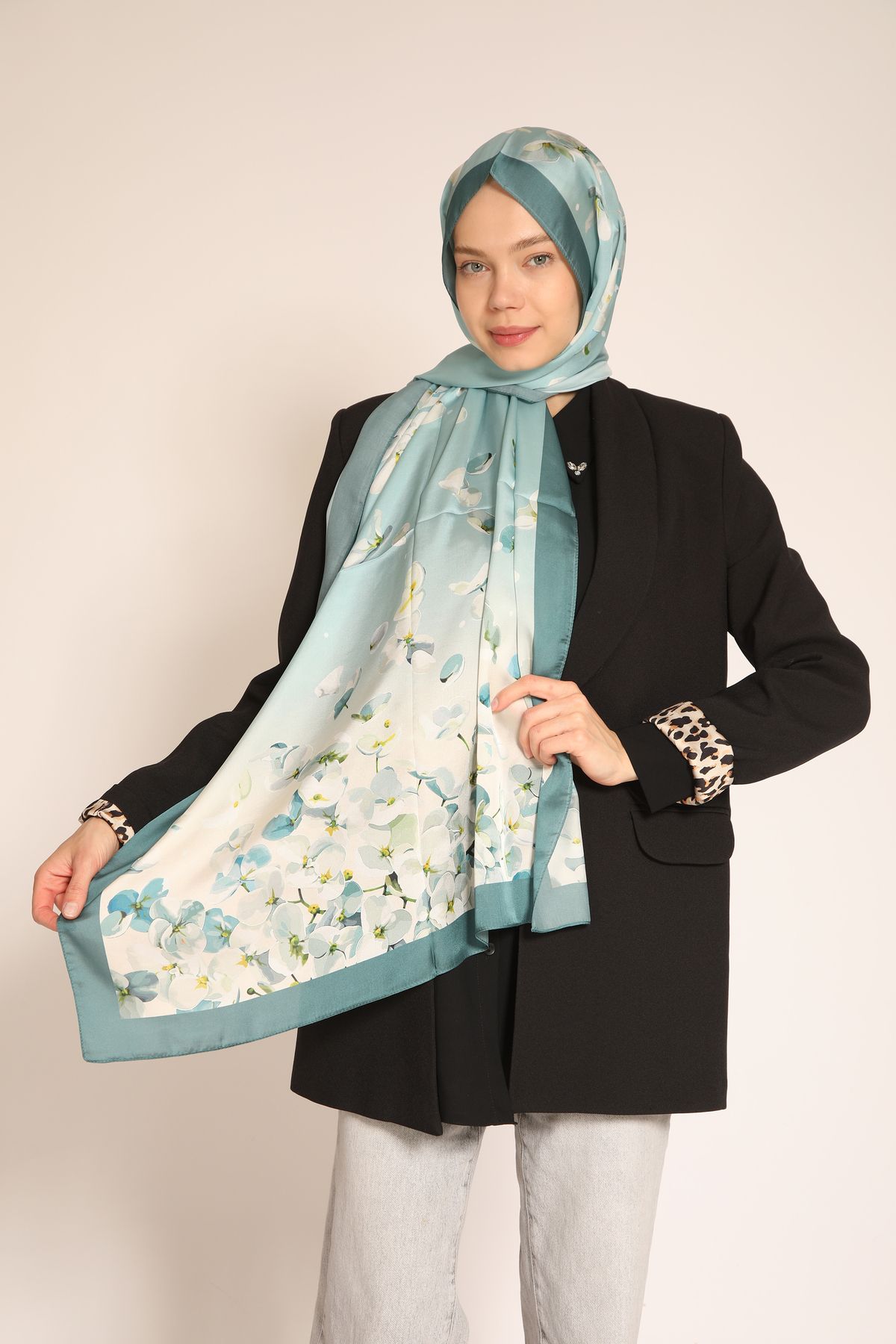 BERCHEM SCARF Akel Çift Taraflı Turkuaz Çiçek Desenli Şal – Canlı ve Ferah Görünüm