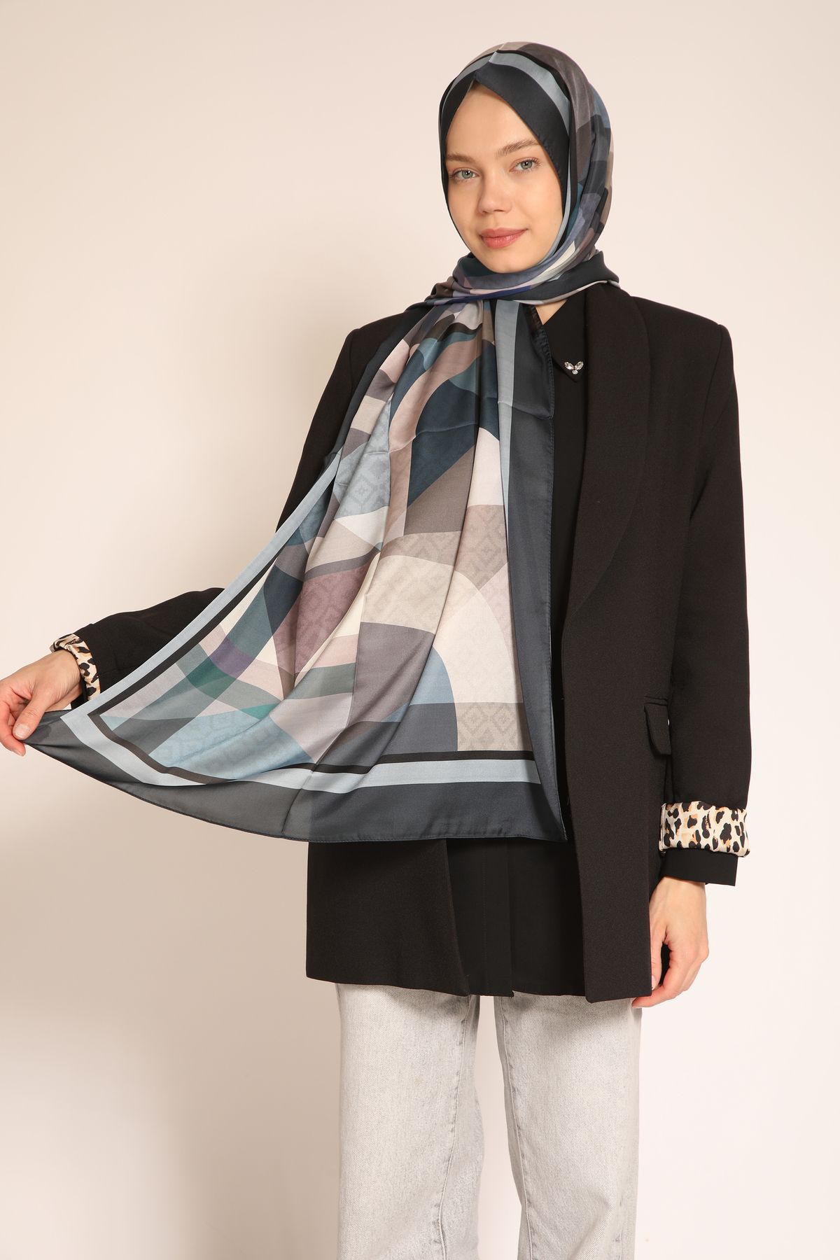 BERCHEM SCARF Akel Çift Taraflı Soft Ton Geometrik Desenli Şal – Günlük ve Şık Kombinler İçin İdeal