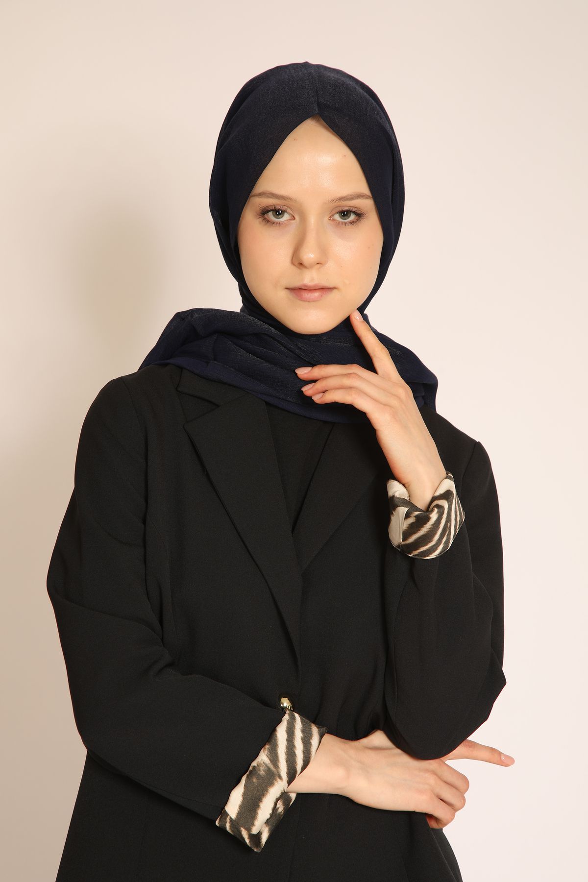 BERCHEM SCARF Akel Lacivert Şal – Dört Mevsim Kullanıma Uygun, Şık ve Rahat