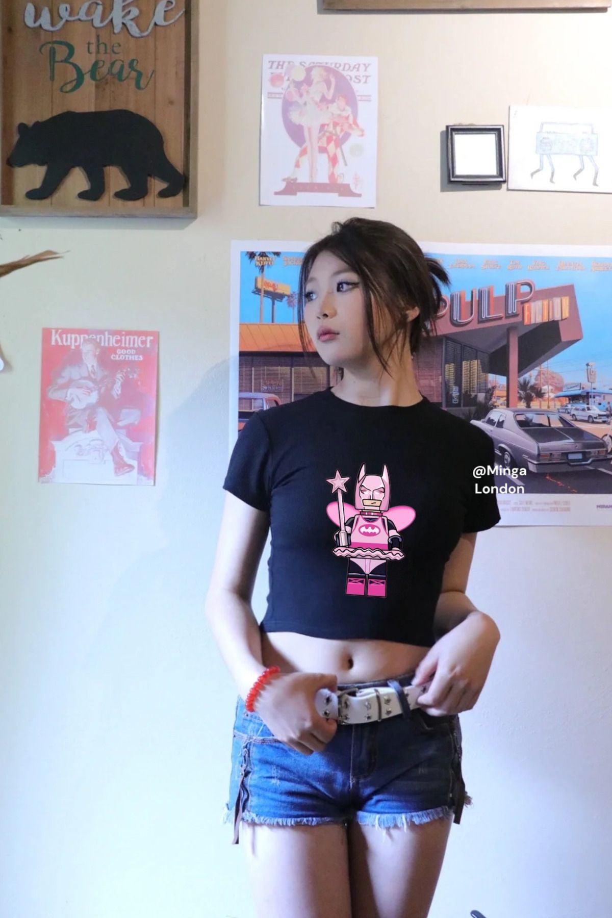 Minga London Siyah Pink Woman Superhero Baskılı Crop Bluz -Ghostella
