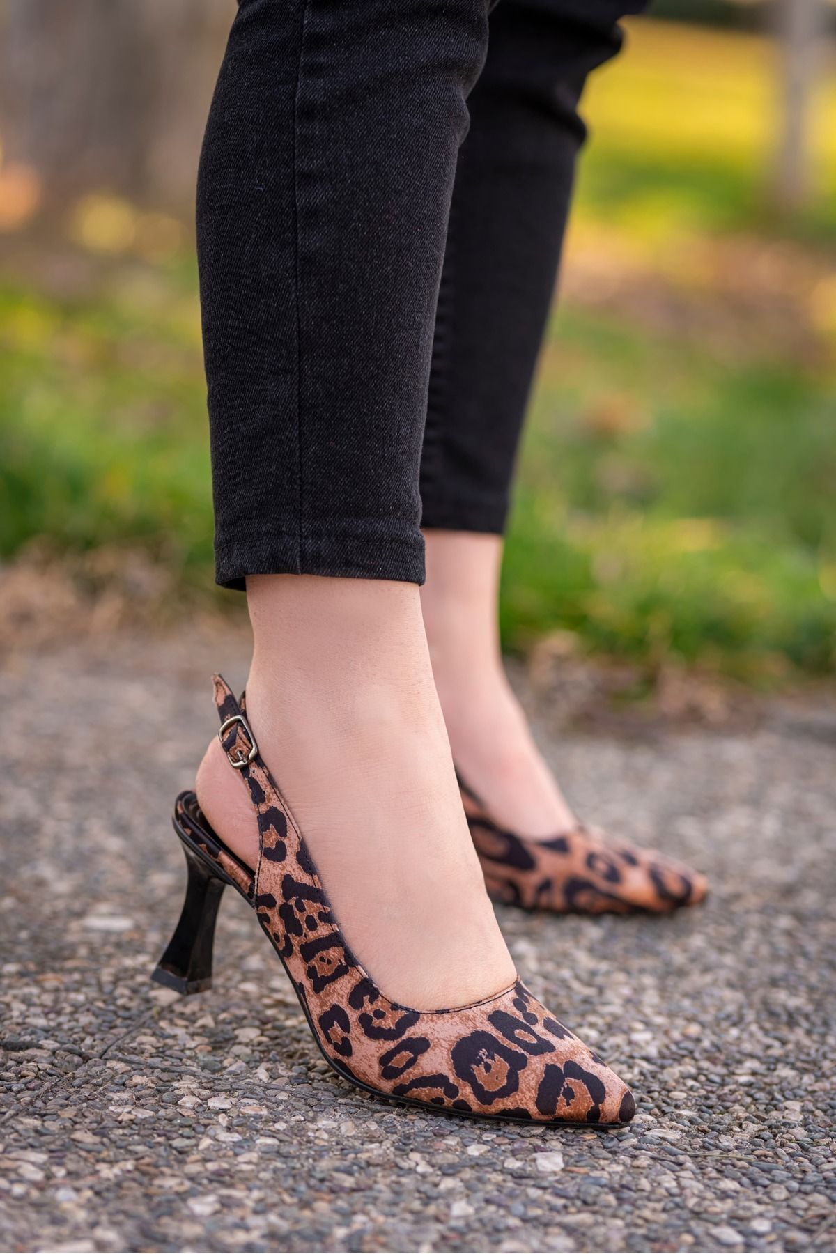 BİKAJOO Kadın Leopar Arkası Açık Sivri Burun 7 Cm Topuklu Sandalet Ayakkabı BKJ0448