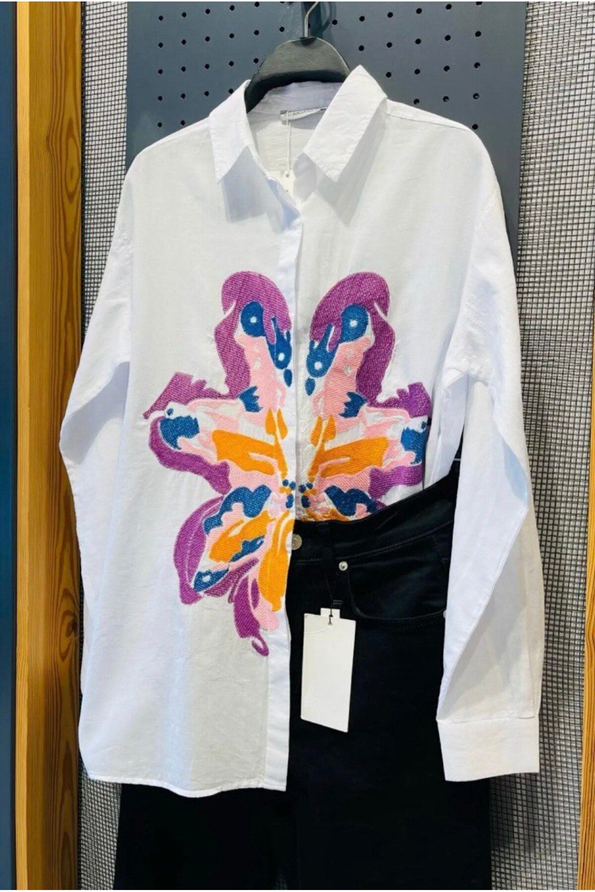 GÜLDEN KATRAN Kadın Beyaz Çiçek Nakış İşlemeli Oversize Gömlek