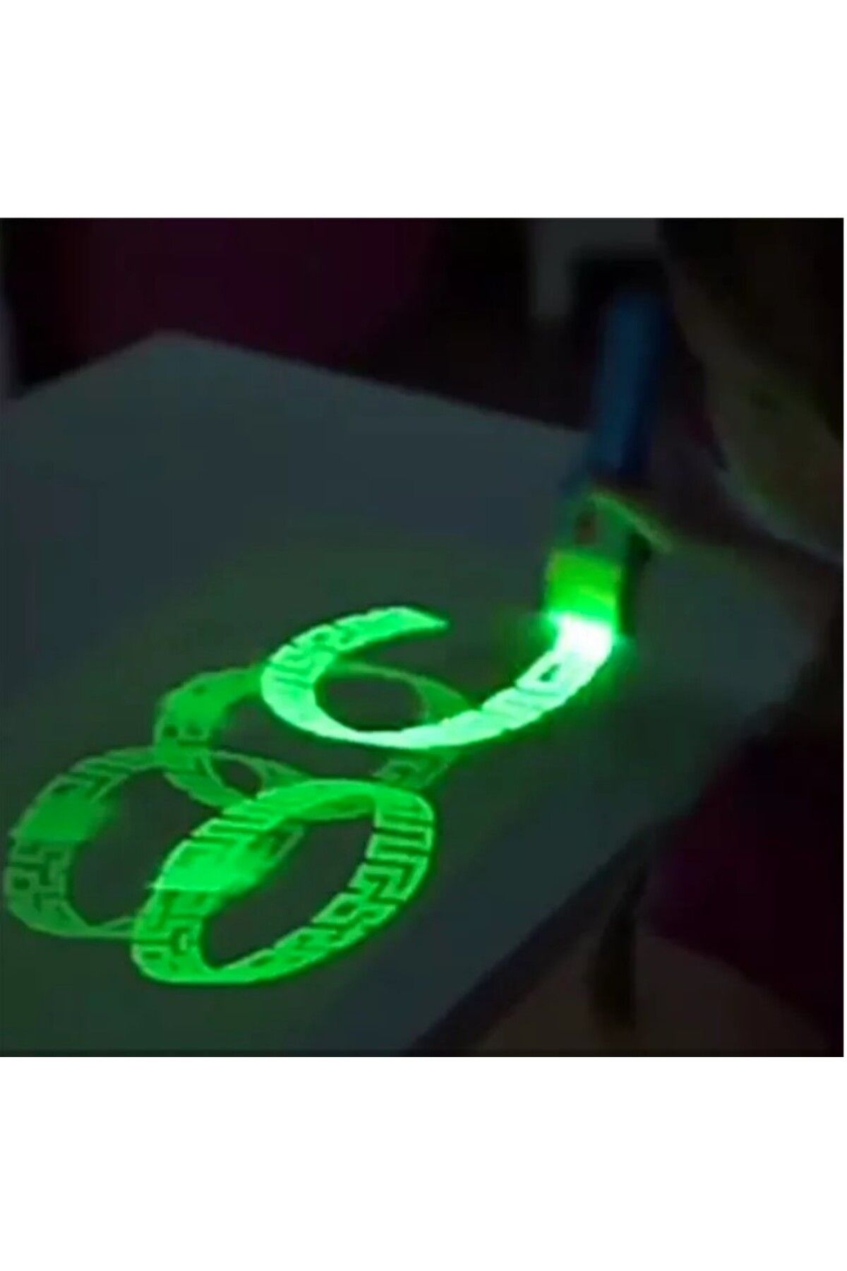 zola-Fluorescent Light Creation Brush, 40 Stencils, 2 Sheets of Glowing Canvas 9