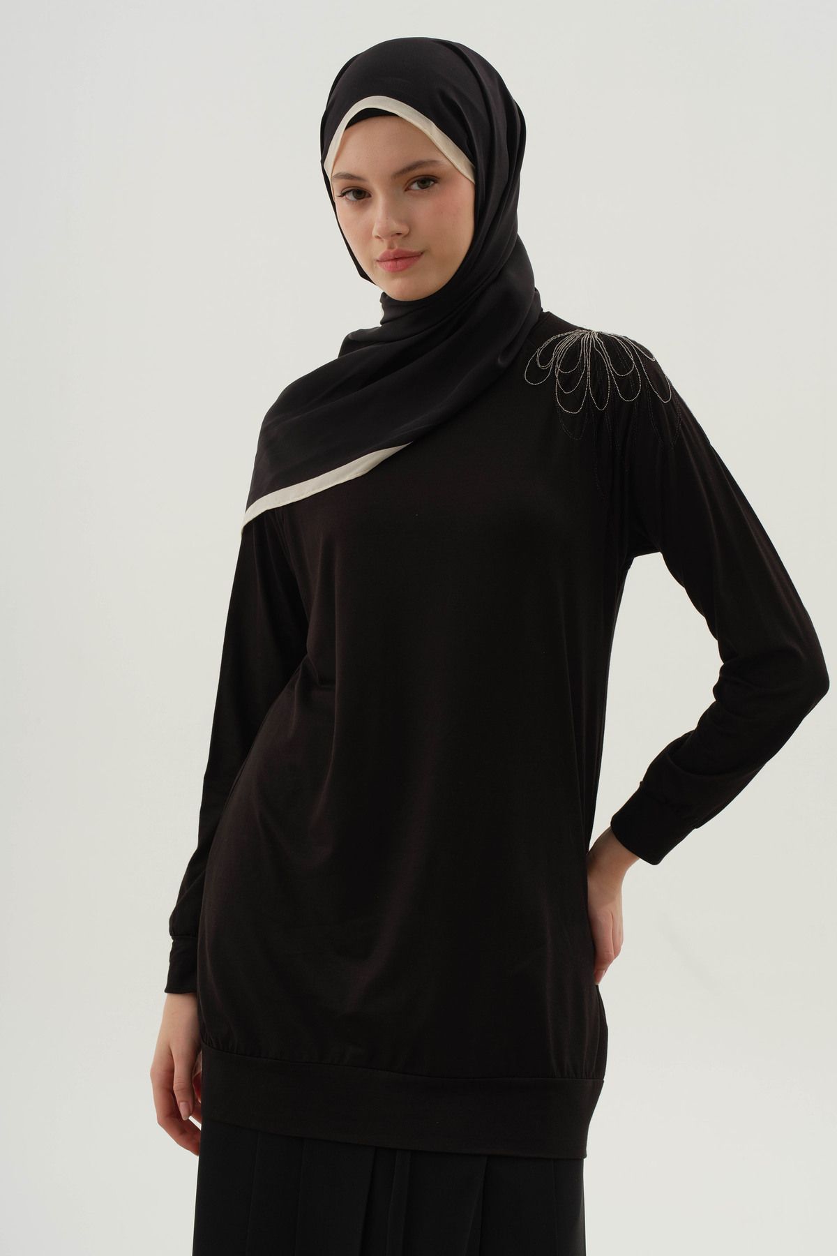 Tuğba Omuzu İşlemeli Tunik - Siyah