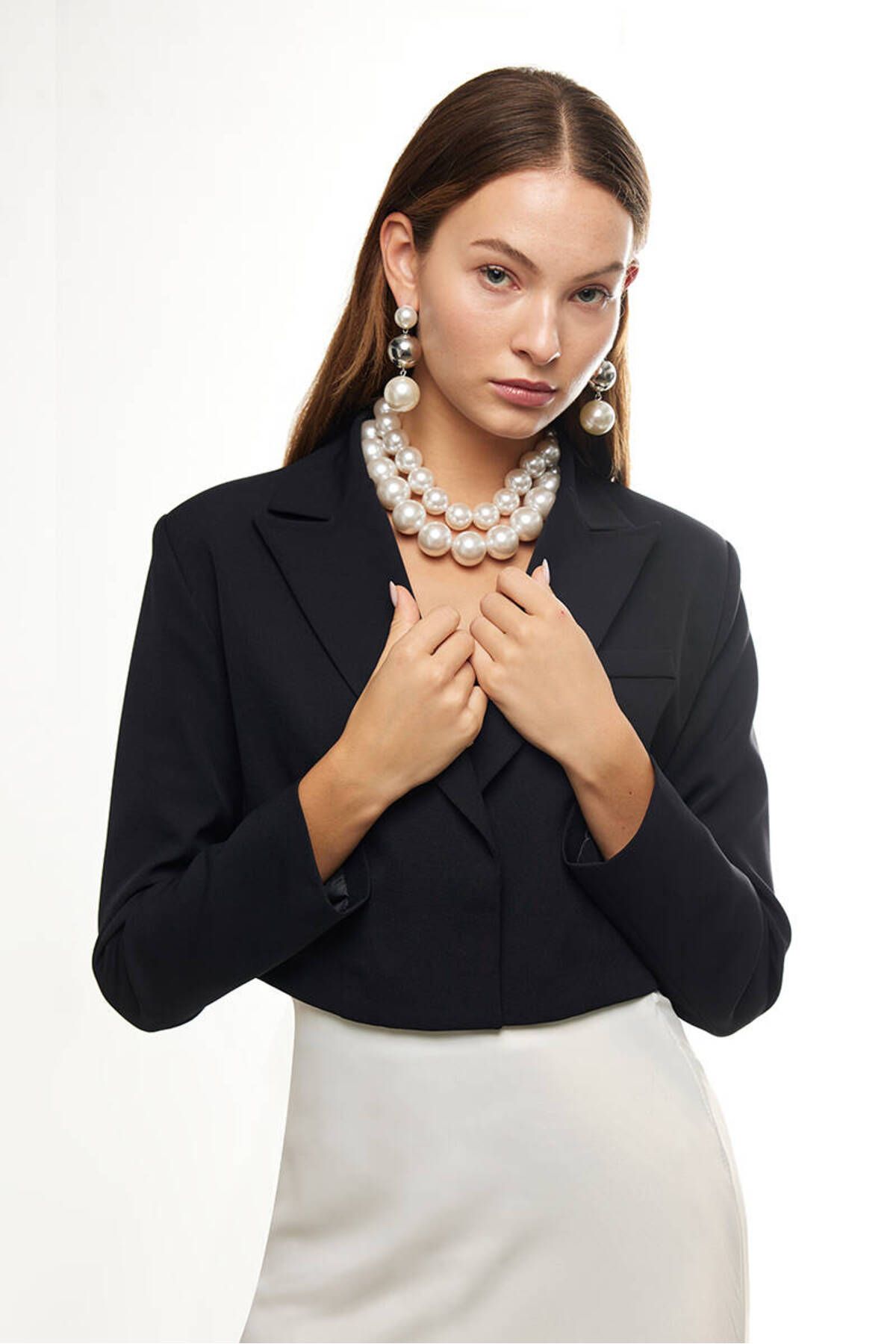 BE BLUE-Blazer negru crop - Design elegant și confortabil 5