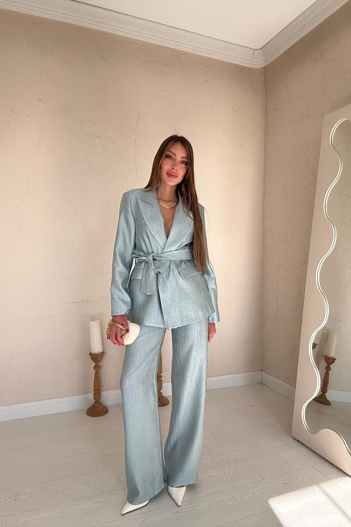 Castivo Fashion Neon Sarı Beli Kuşaklı Parlak Ceket Pantolon Takım