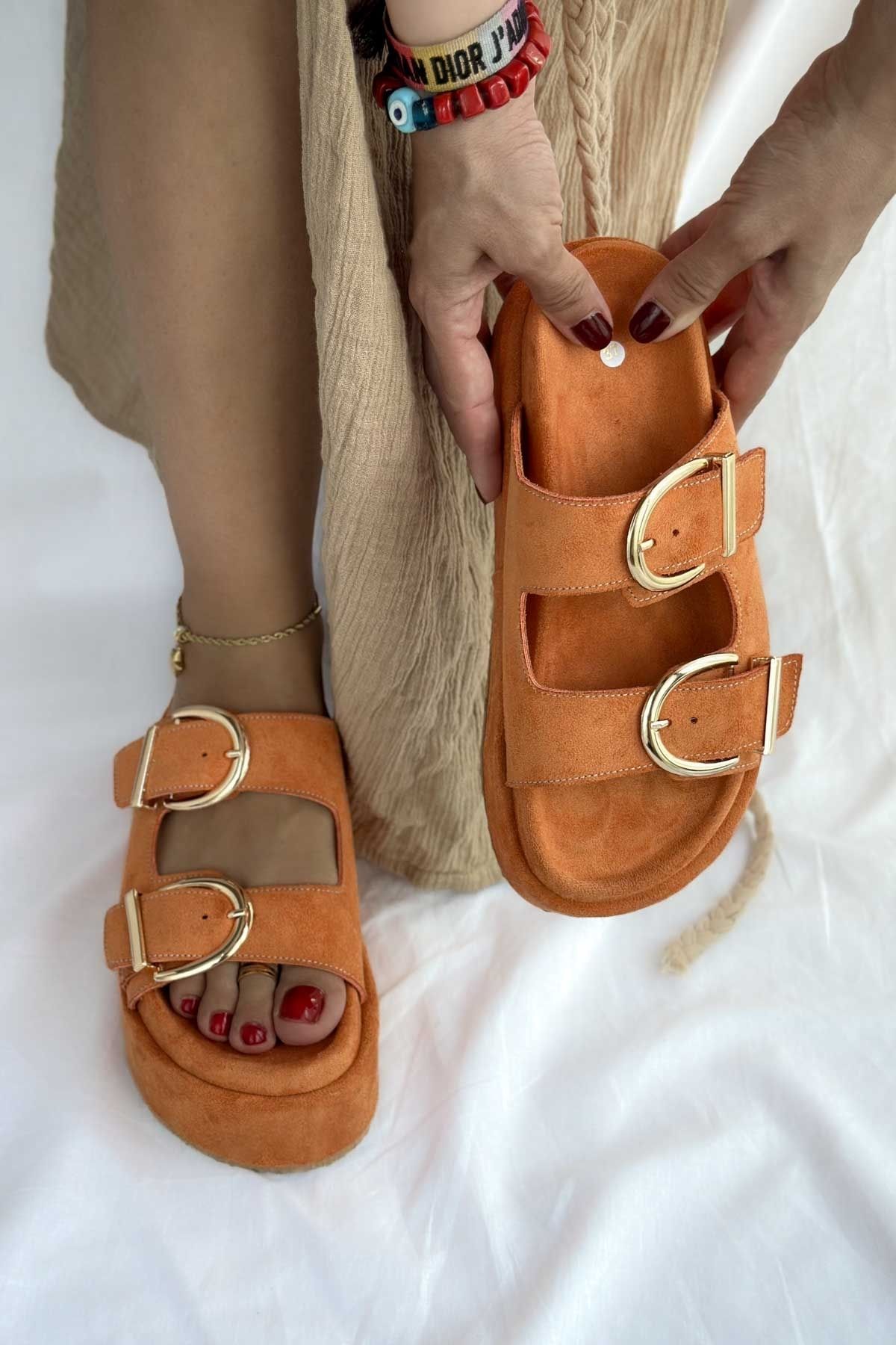 Shoebutik Giza Turuncu Süet Yüksek Dolgu Topuk Kadın Terlik