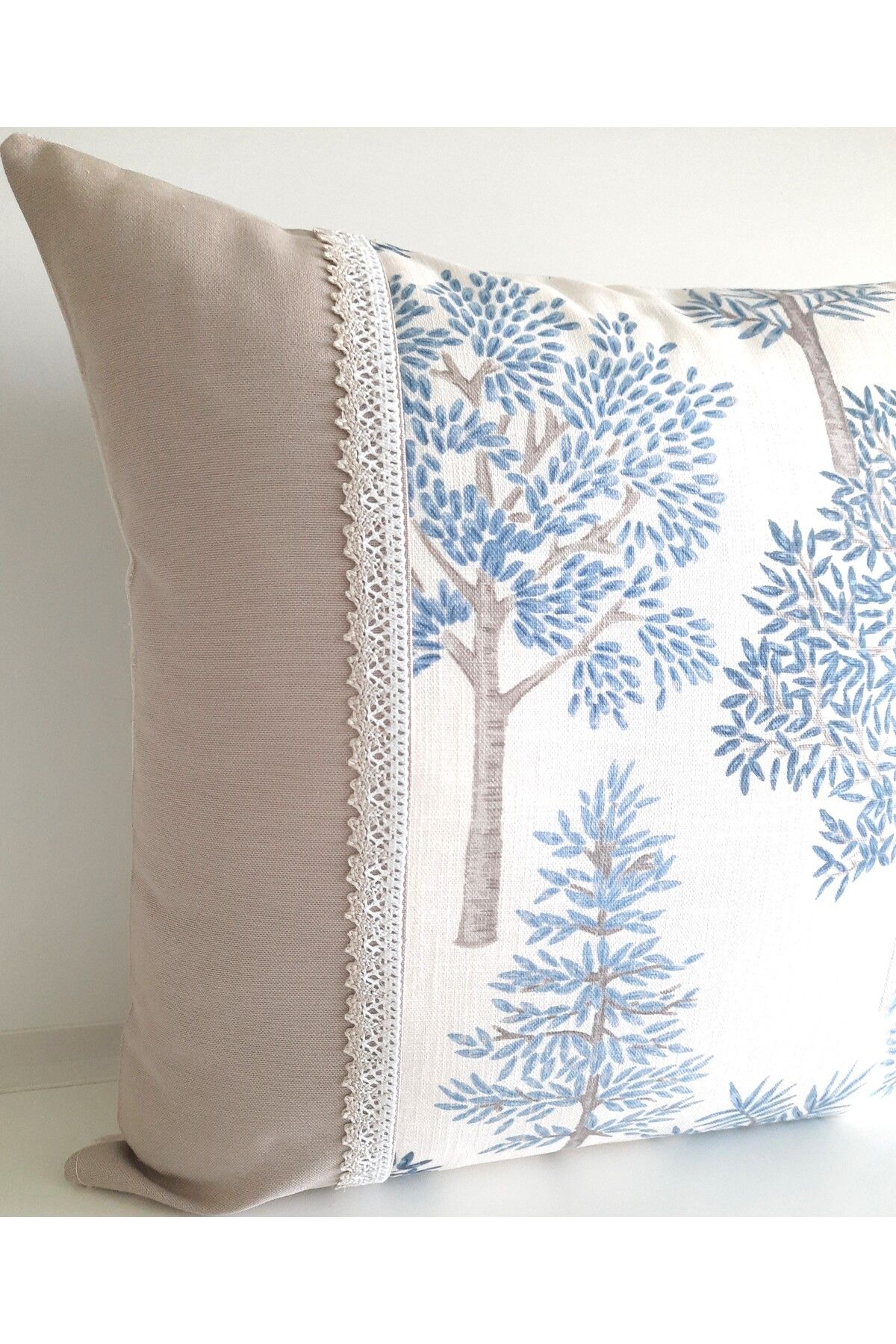 Fabric by Gülçin Koton Pamuklu Kumaş Ağaç Desen Kum Beji Beyaz Dantel Biyeli Kırlent Kılıfı